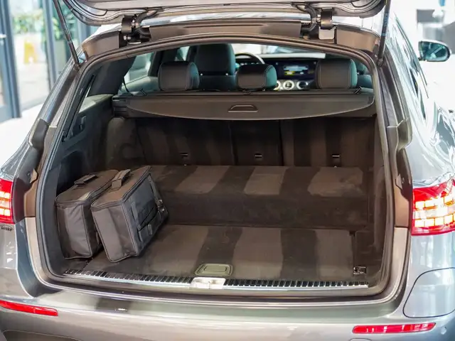 Mercedes-Benz E-Class view 5
