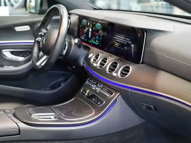 Mercedes-Benz E-Class view 12