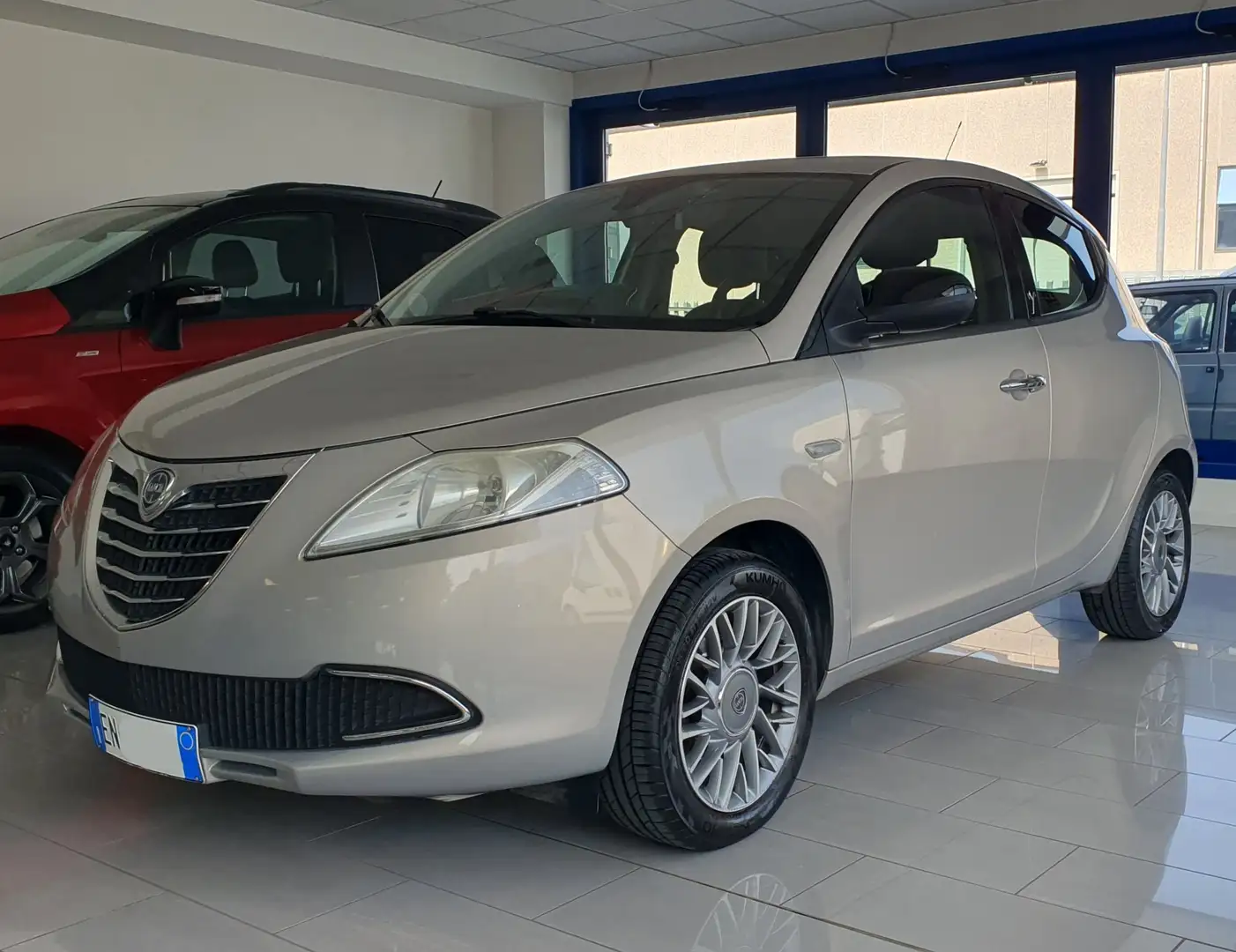 Lancia Ypsilon Ypsilon 1.2 8v Gold 69 CV Argento - 1
