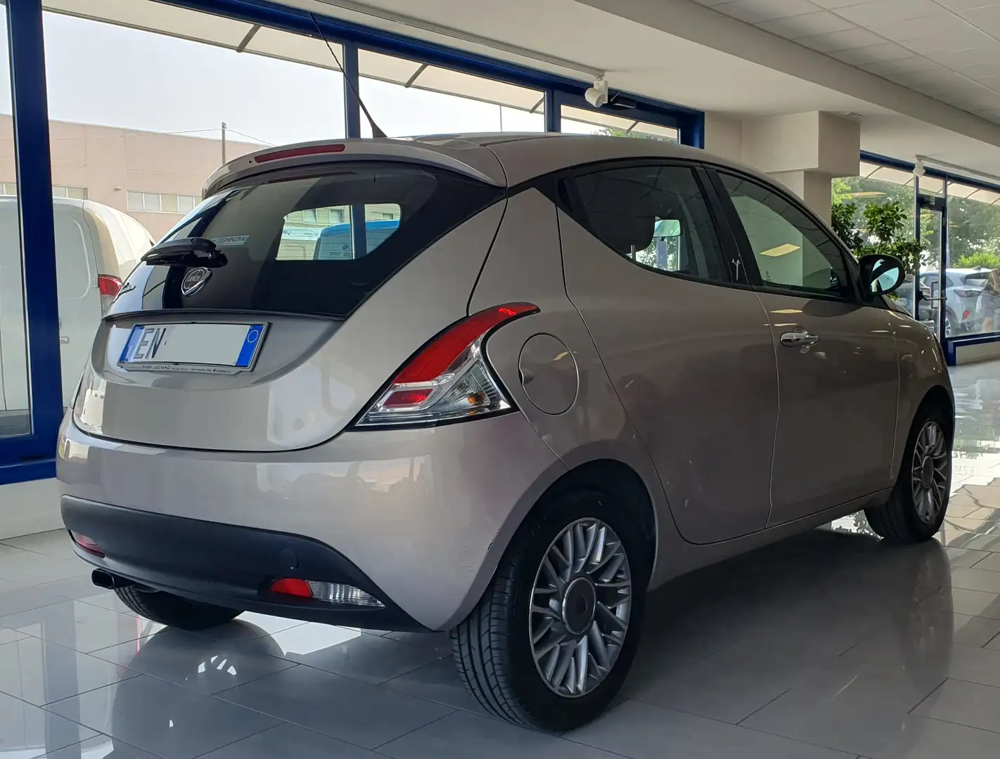 Lancia Ypsilon Ypsilon 1.2 8v Gold 69 CV Argento - 2