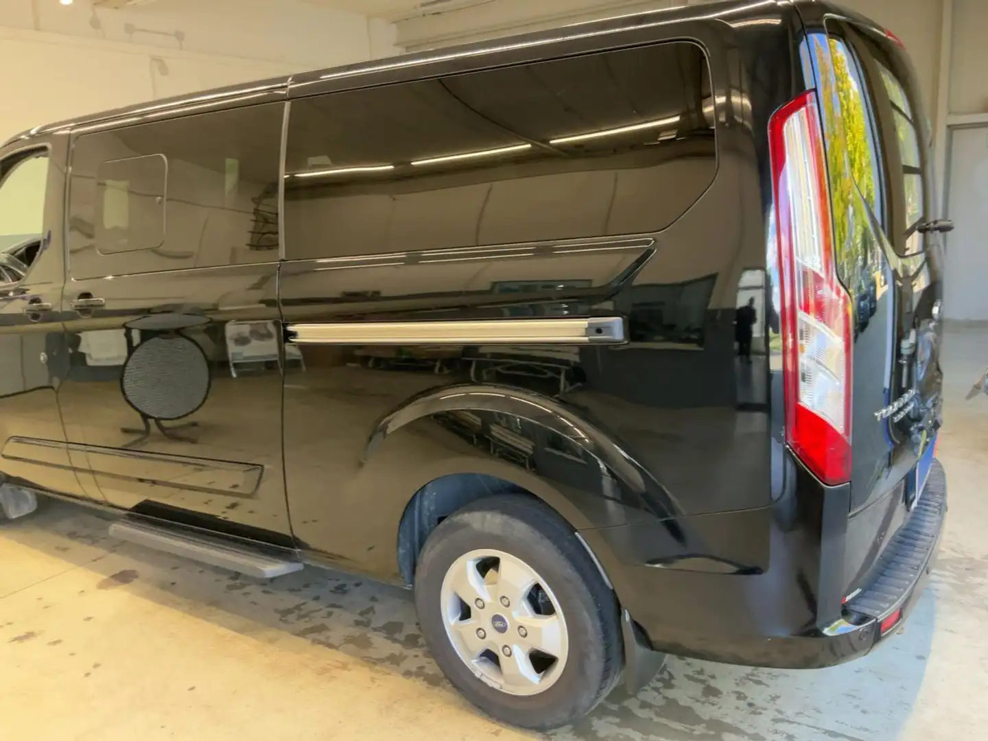 Ford Tourneo Custom *Lang L2*Garantie*MwSt*AHK*R-Cam* Schwarz - 2