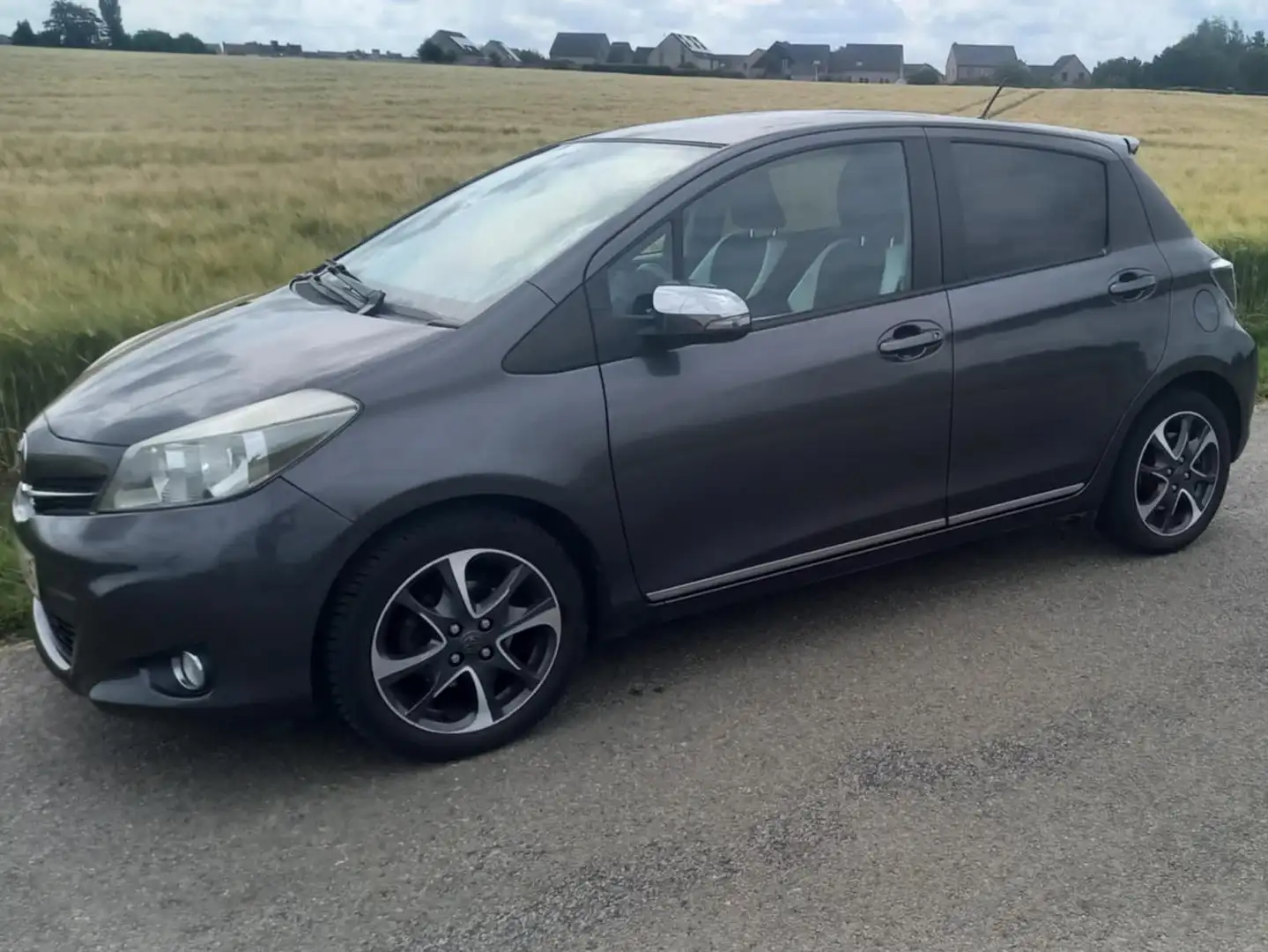 Toyota Yaris Yaris 1.33i VVT-i Design Gris - 1