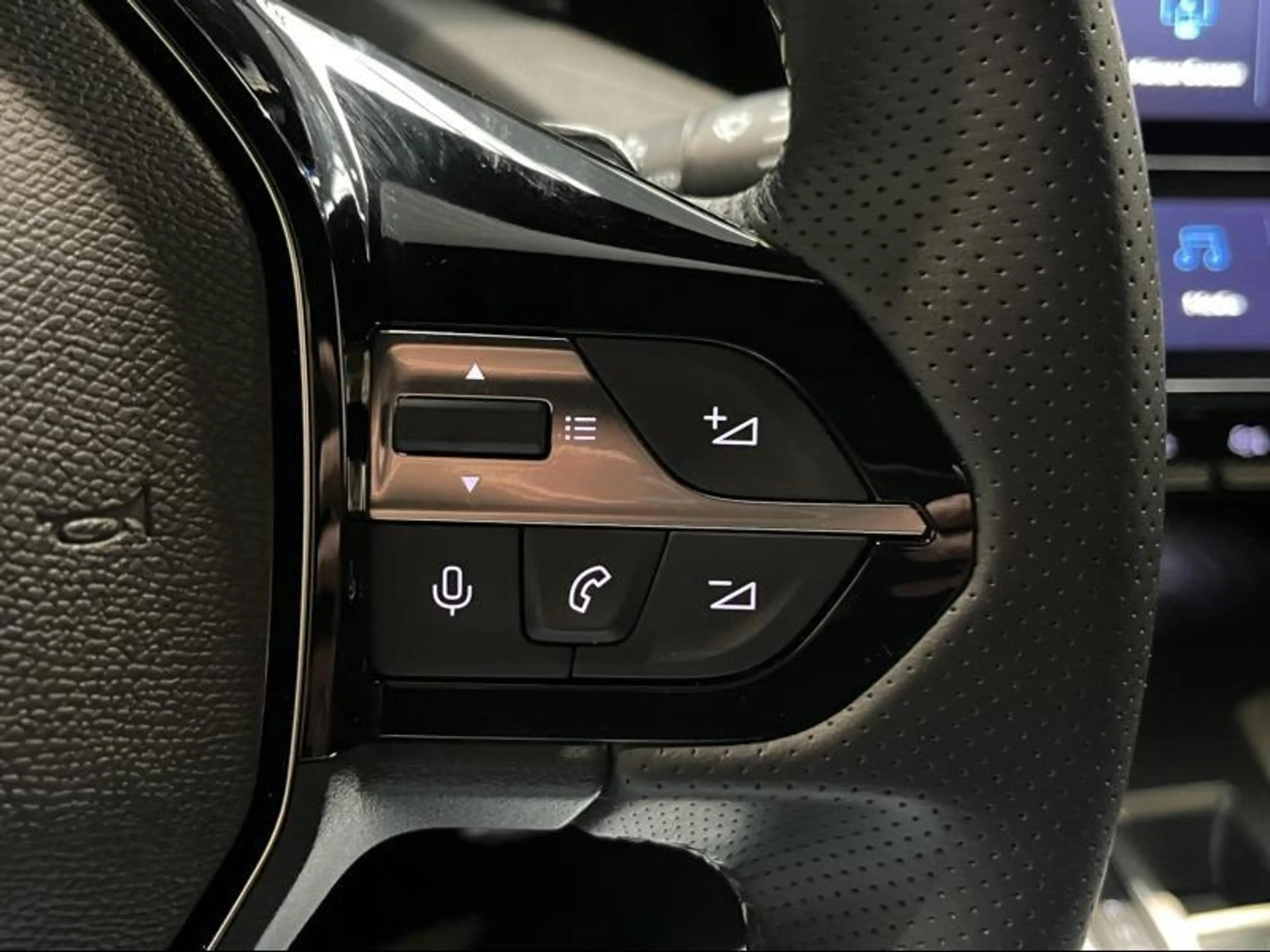 Peugeot 308 GT — photo 25