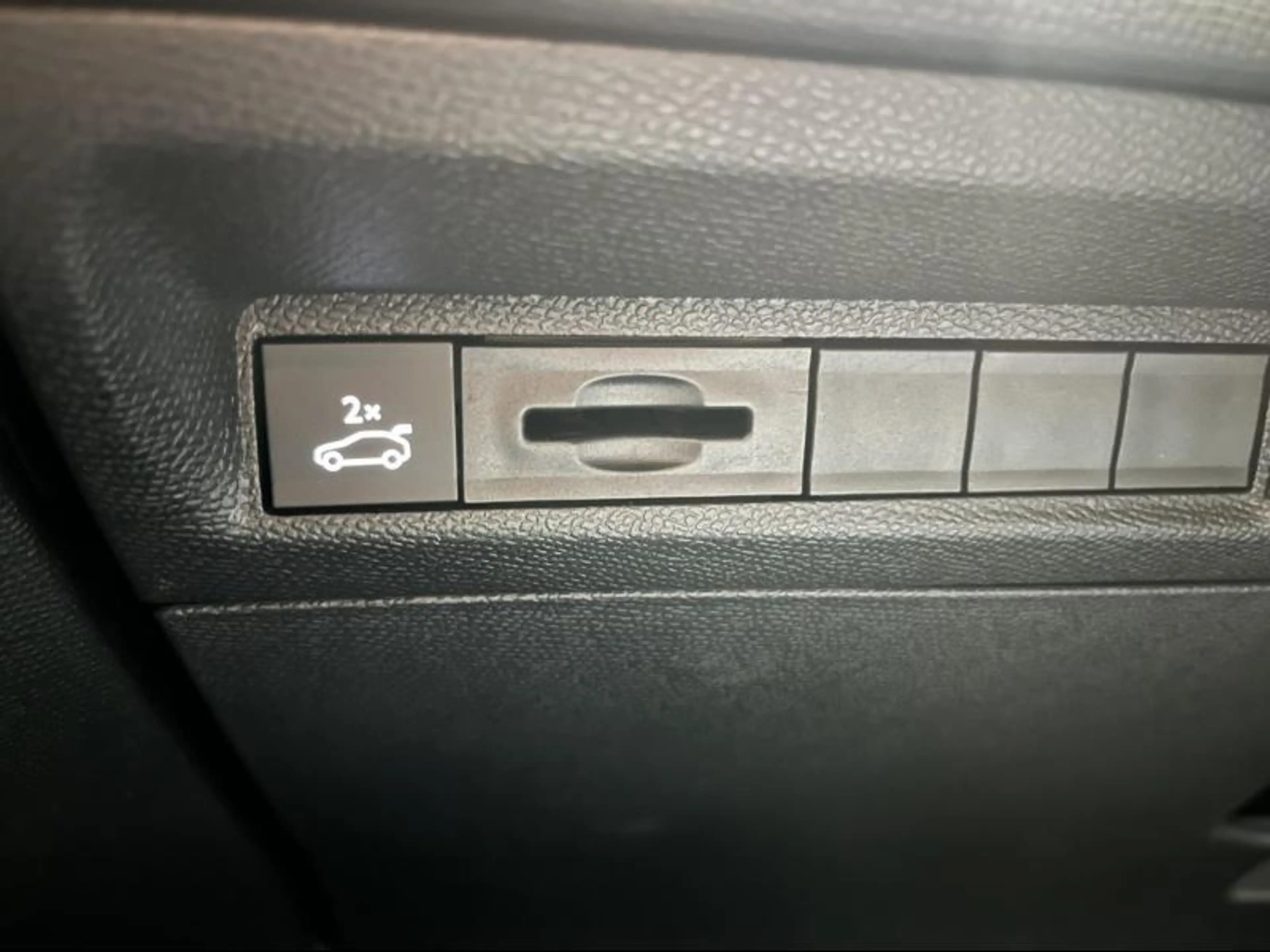 Peugeot 308 GT — photo 28