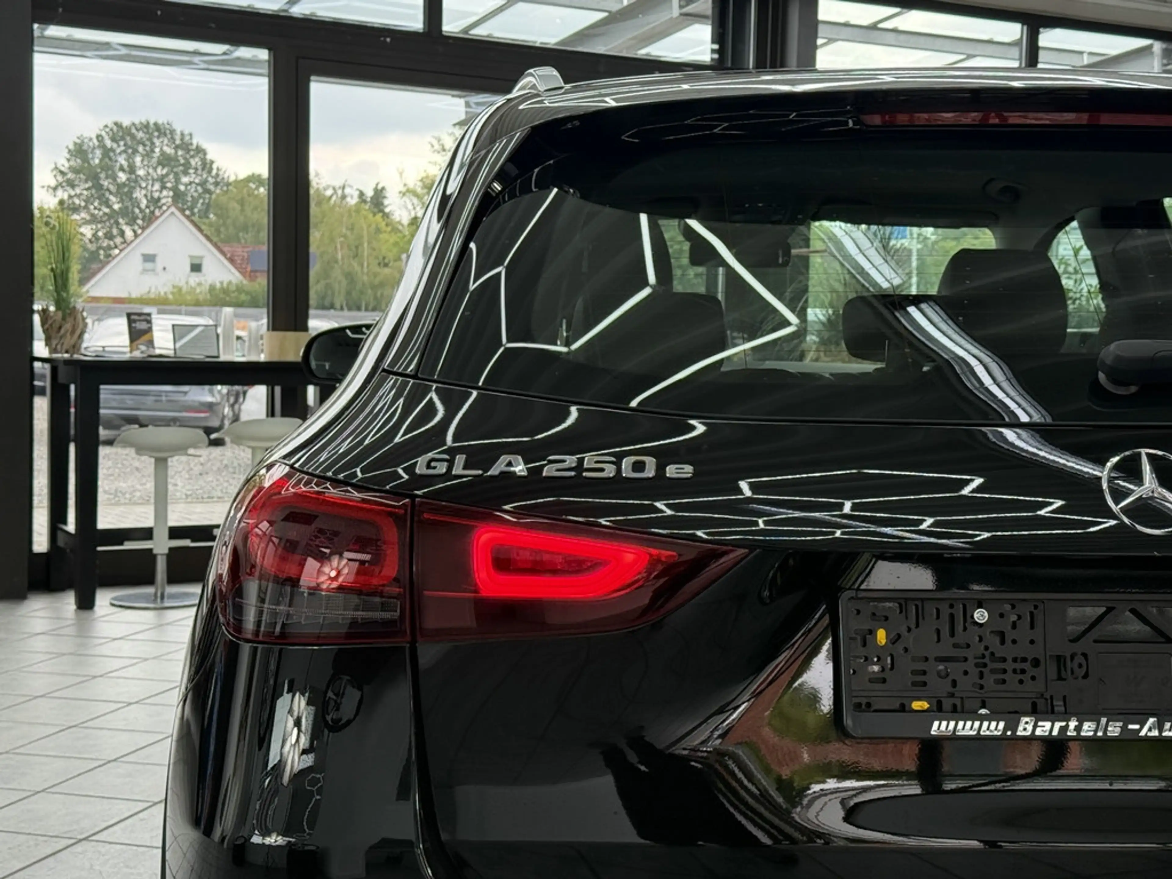 Mercedes-Benz GLA 250 e, 1 Hand, Leder, Kamera, Widescreen — photo 14