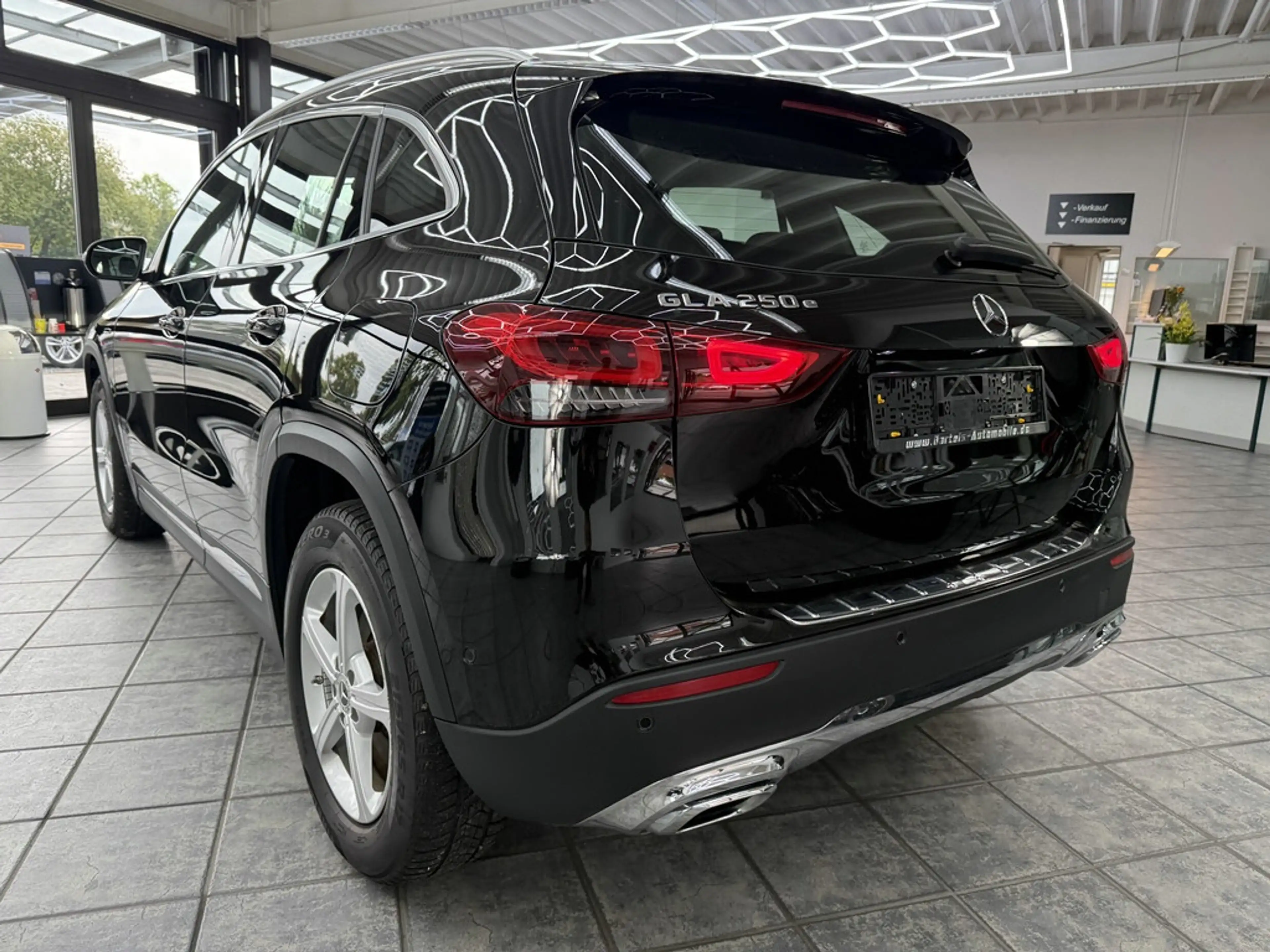 Mercedes-Benz GLA 250 e, 1 Hand, Leder, Kamera, Widescreen — photo 12