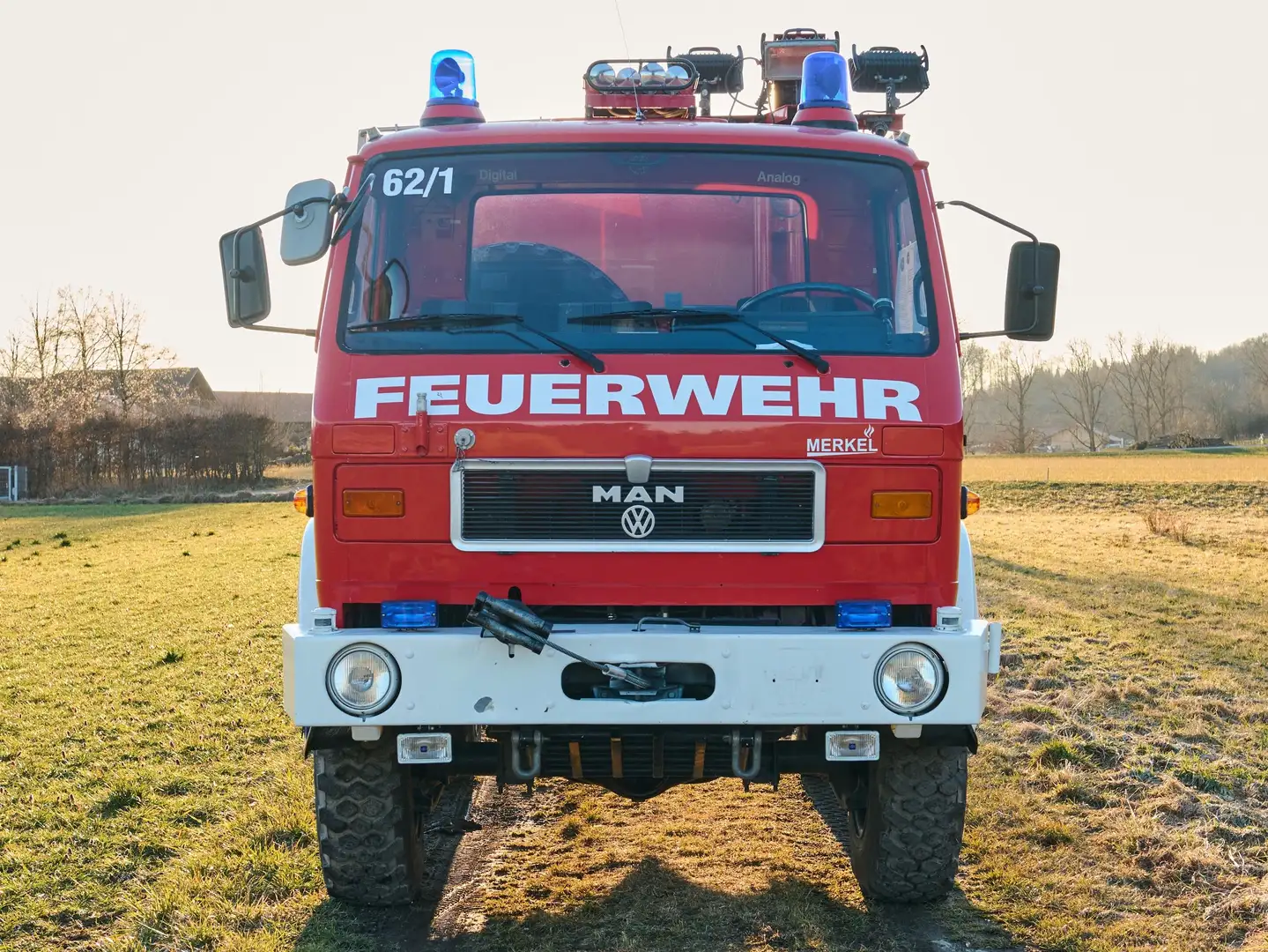 MAN 8-136 FAE Rouge - 2