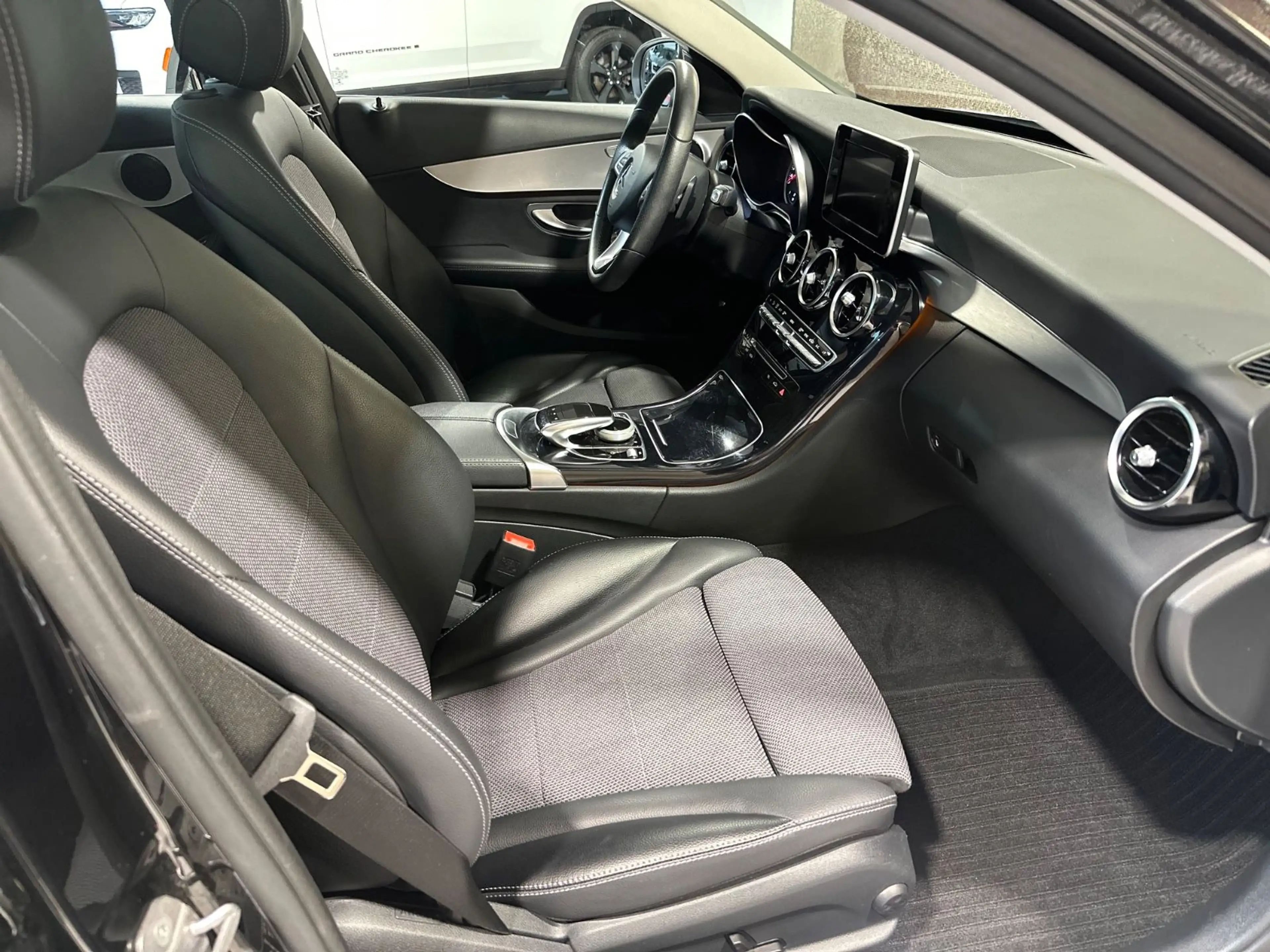 Mercedes-Benz C 180 CGI * PANO * SHZ * PDC * SERVICE NEU * — photo 11