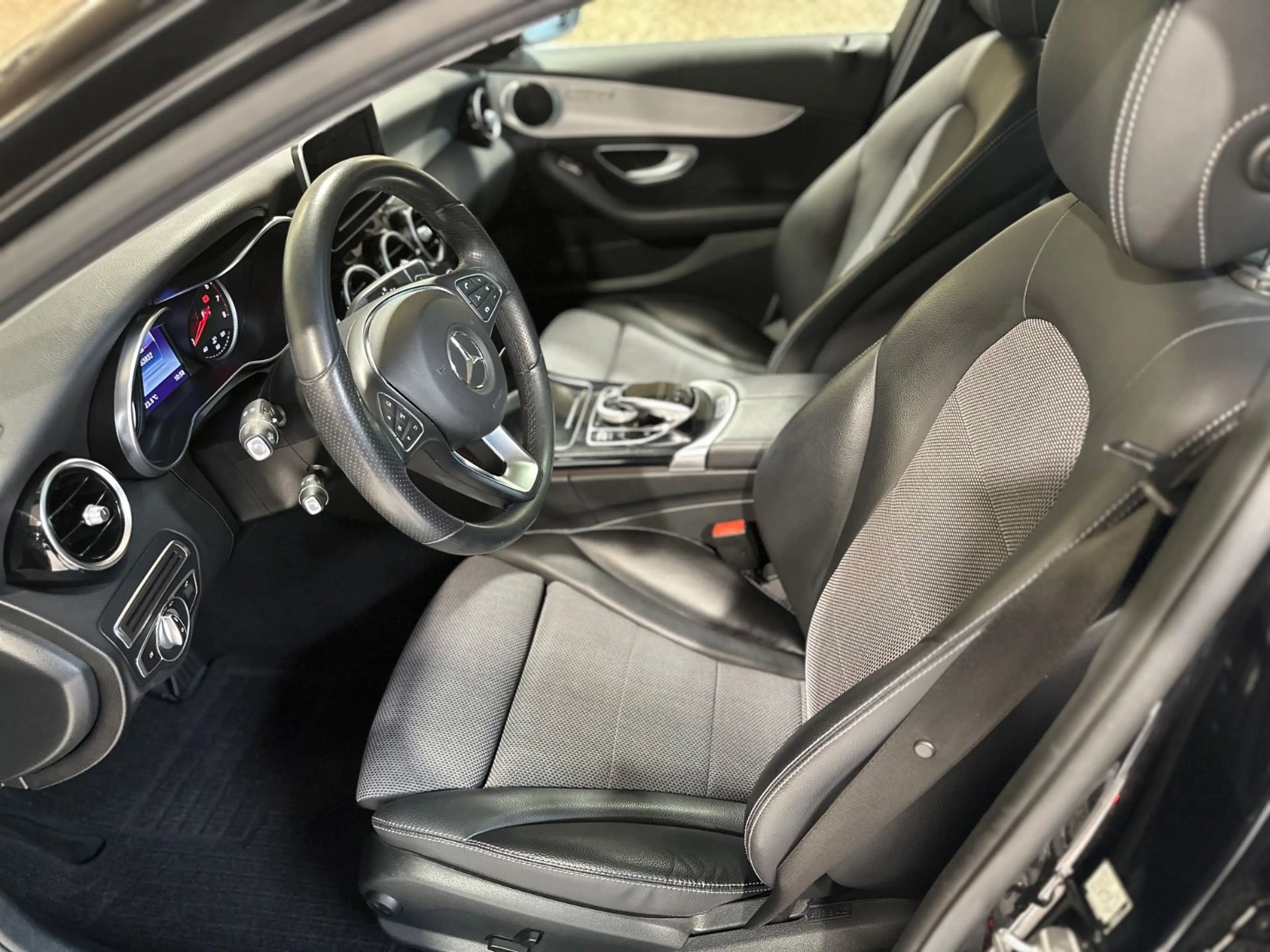 Mercedes-Benz C 180 CGI * PANO * SHZ * PDC * SERVICE NEU * — photo 7
