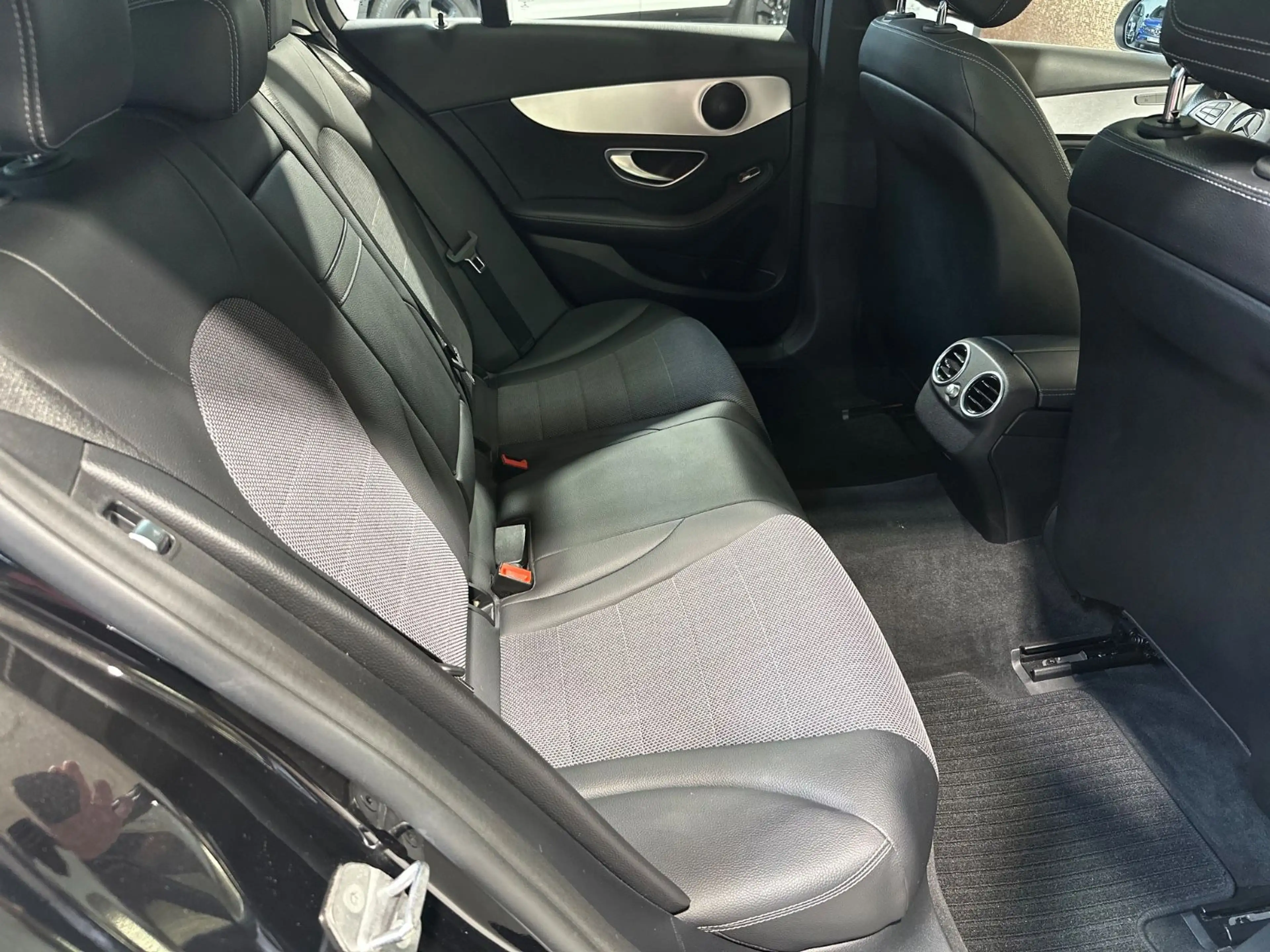 Mercedes-Benz C 180 CGI * PANO * SHZ * PDC * SERVICE NEU * — photo 10