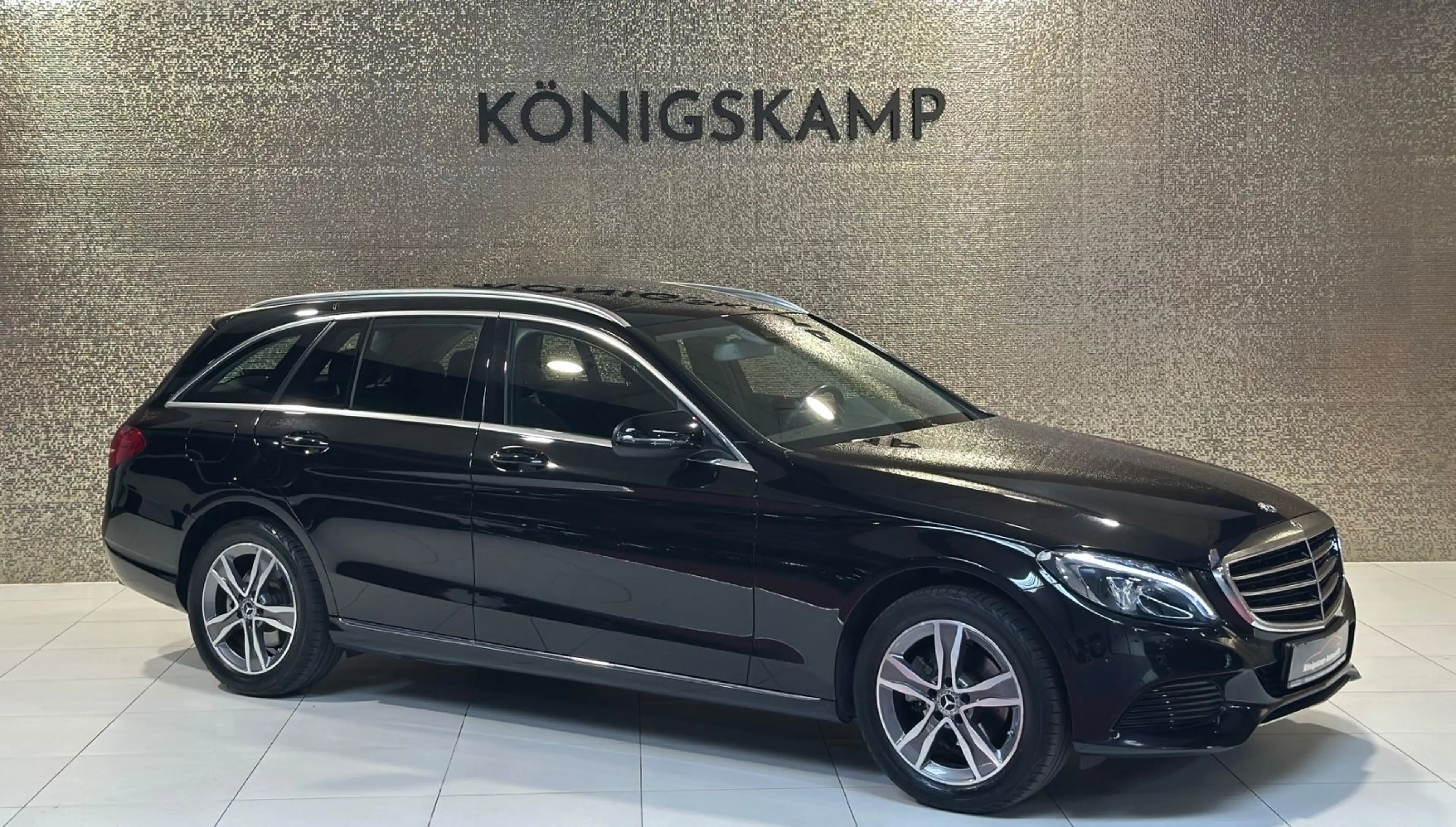 Mercedes-Benz C 180 CGI * PANO * SHZ * PDC * SERVICE NEU *