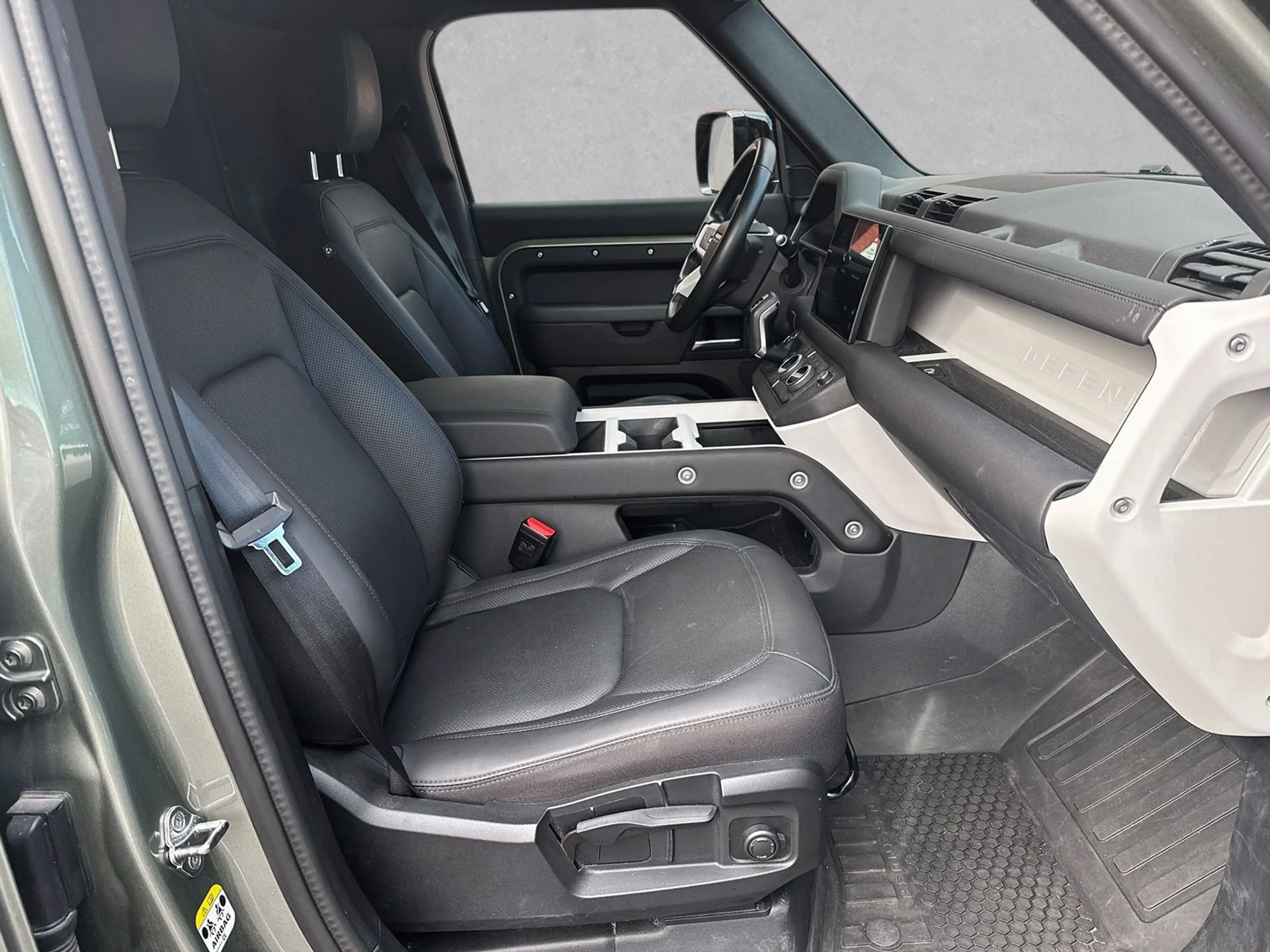 Land Rover Defender 110 D250 AWD Hard Top S / Winter Paket — photo 3