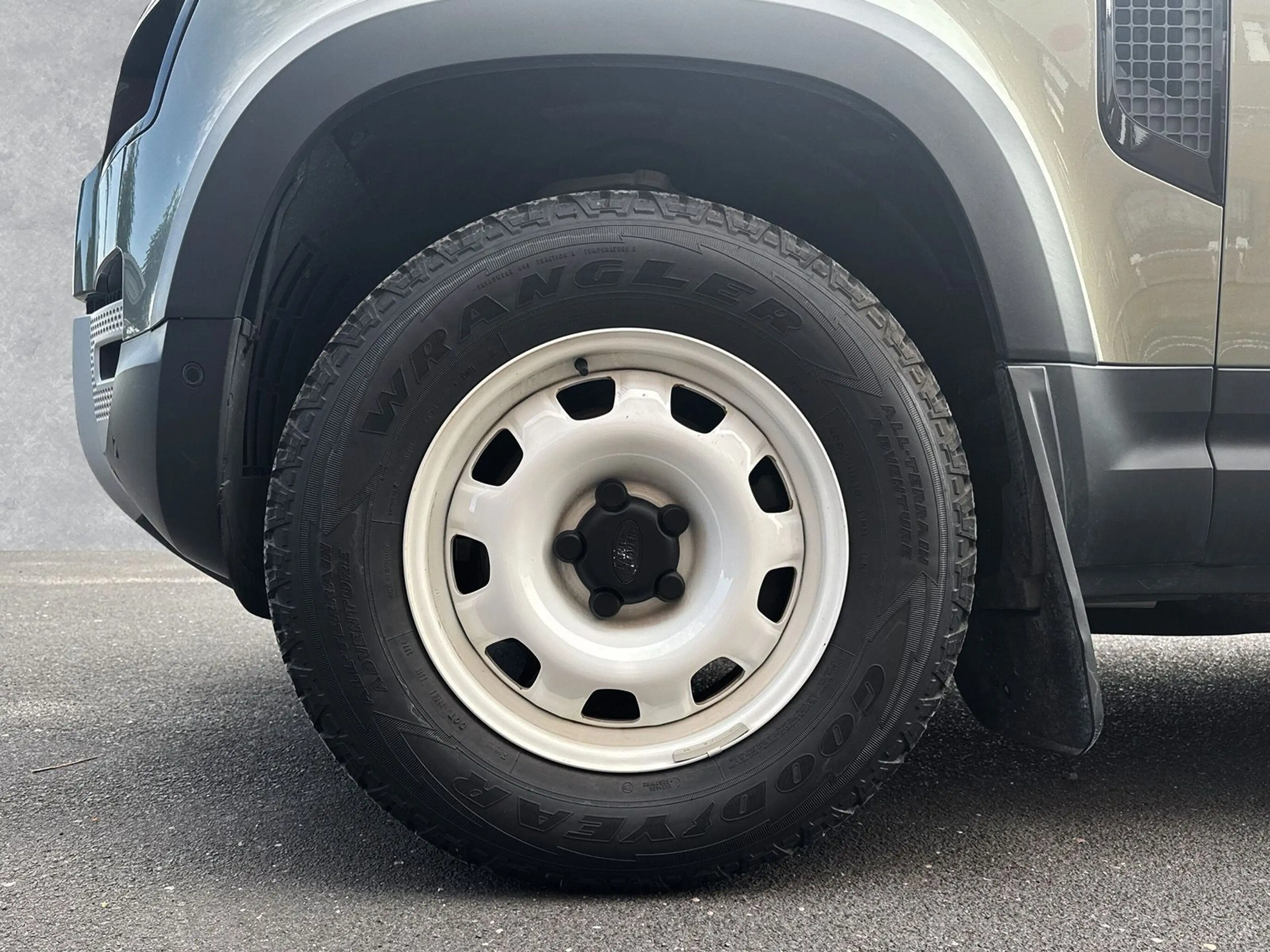 Land Rover Defender 110 D250 AWD Hard Top S / Winter Paket — photo 9