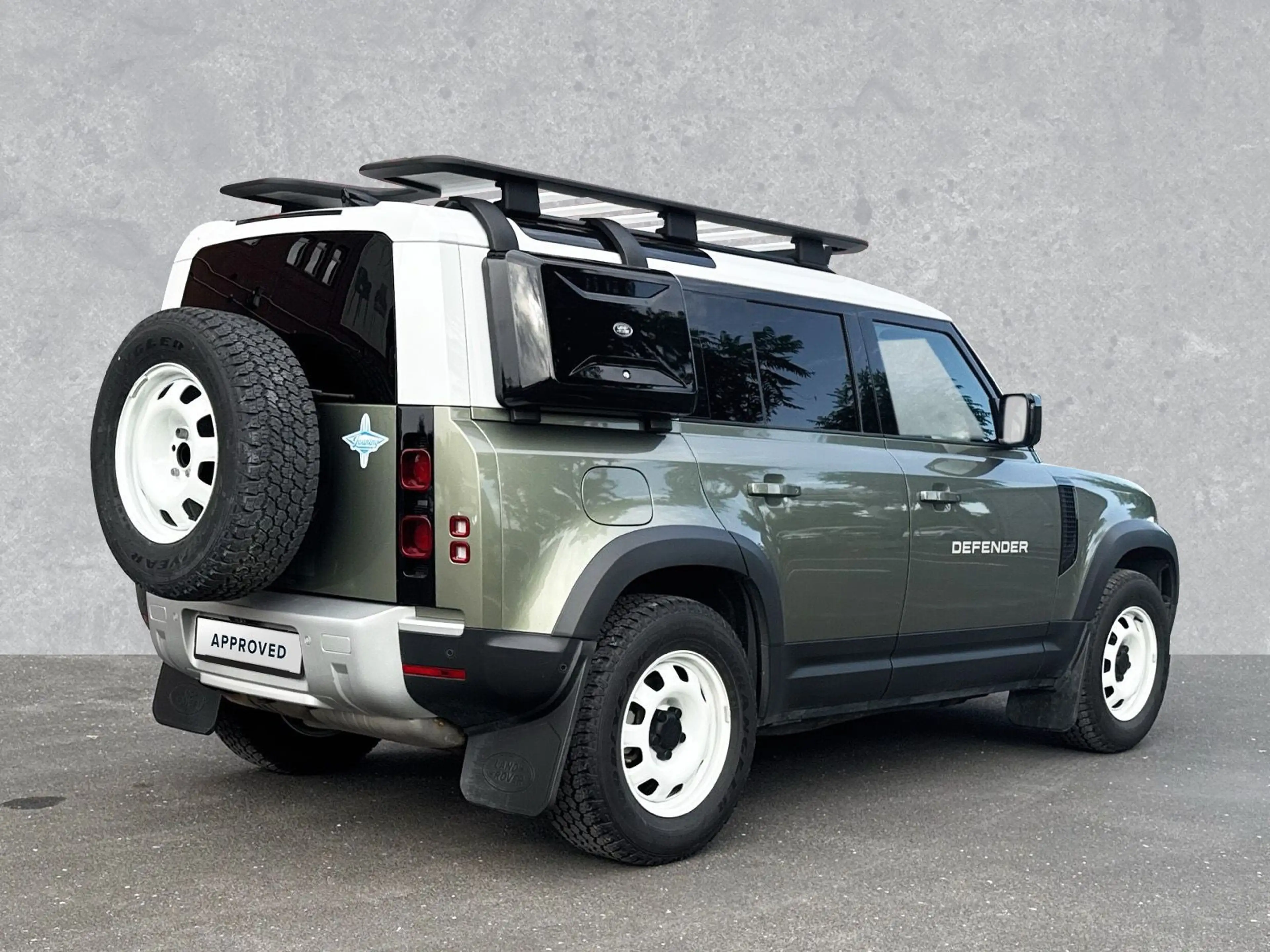 Land Rover Defender 110 D250 AWD Hard Top S / Winter Paket — photo 2