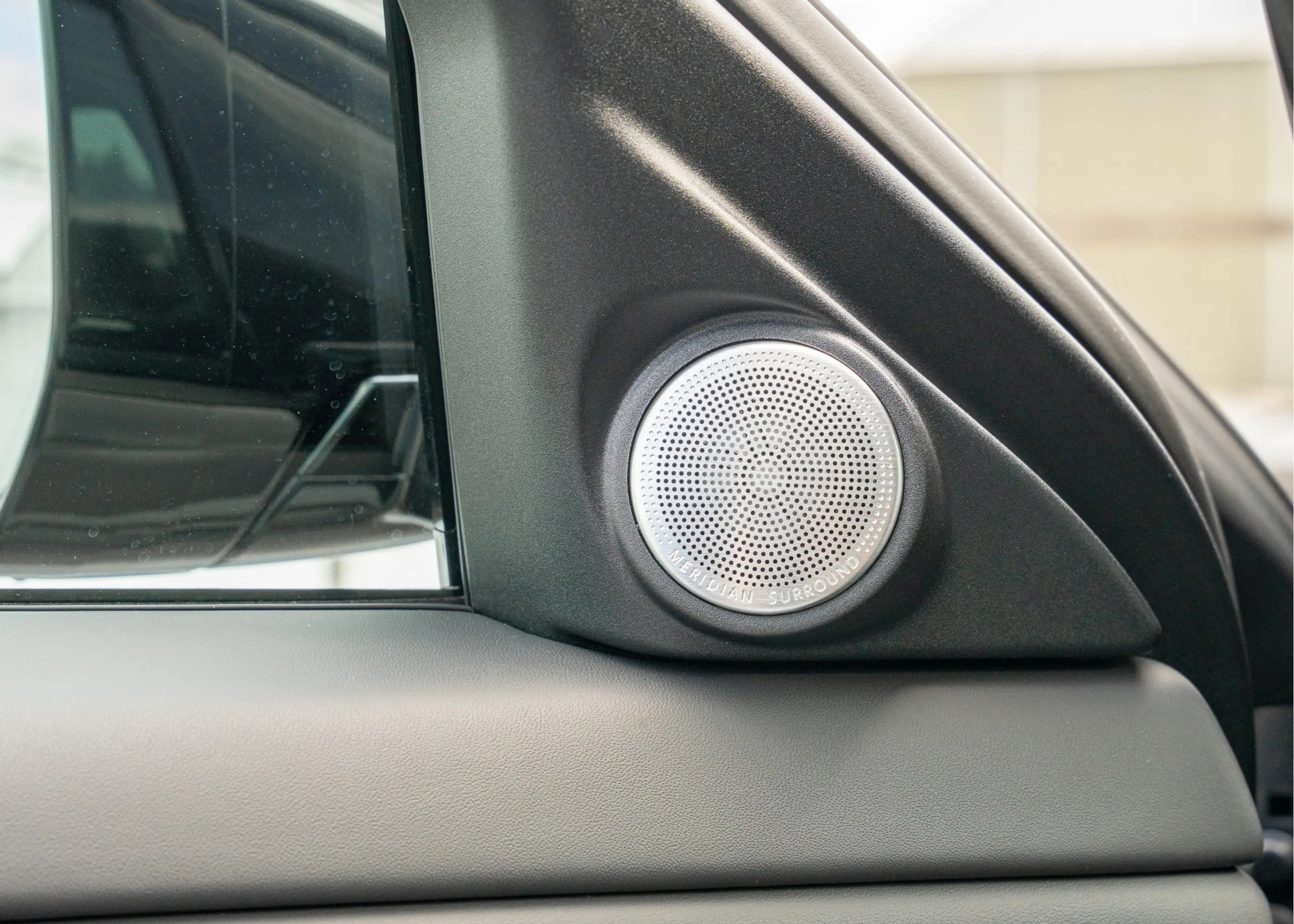 Land Rover Range Rover Evoque P270e Autobiography | Santorini Black - Cloud lede — photo 12