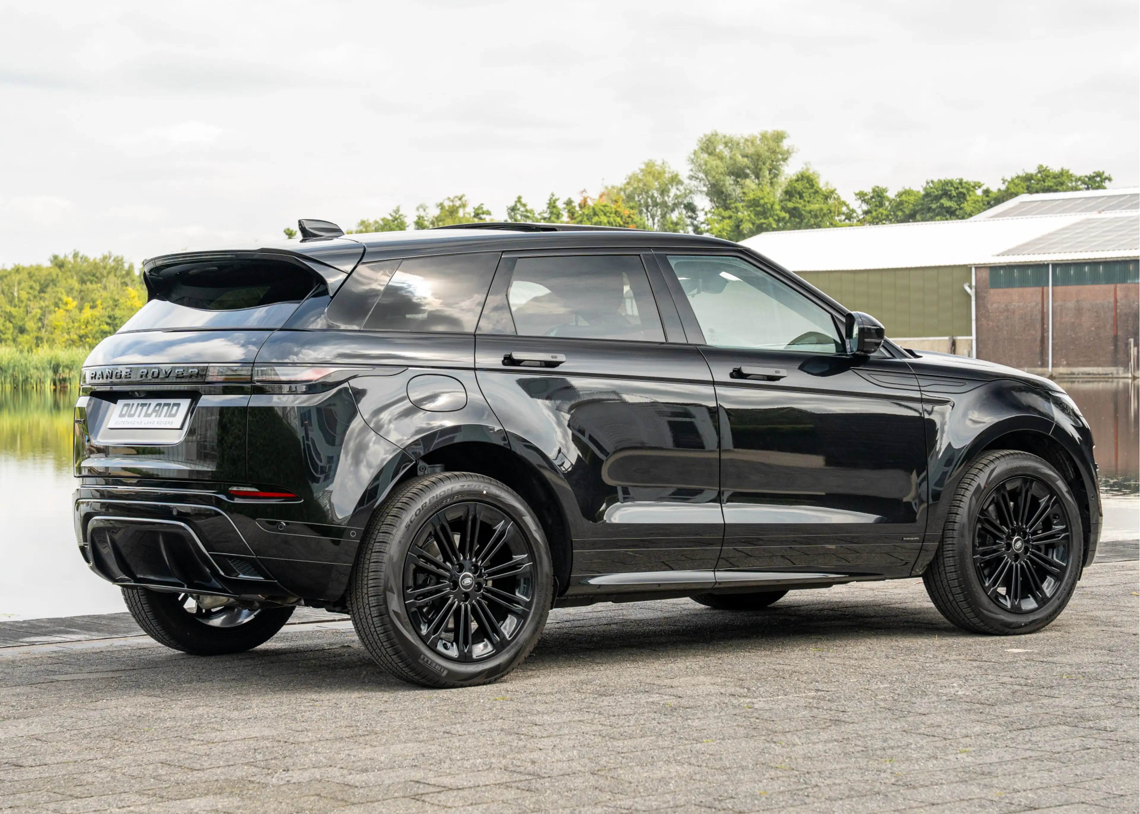 Land Rover Range Rover Evoque P270e Autobiography | Santorini Black - Cloud lede — photo 9