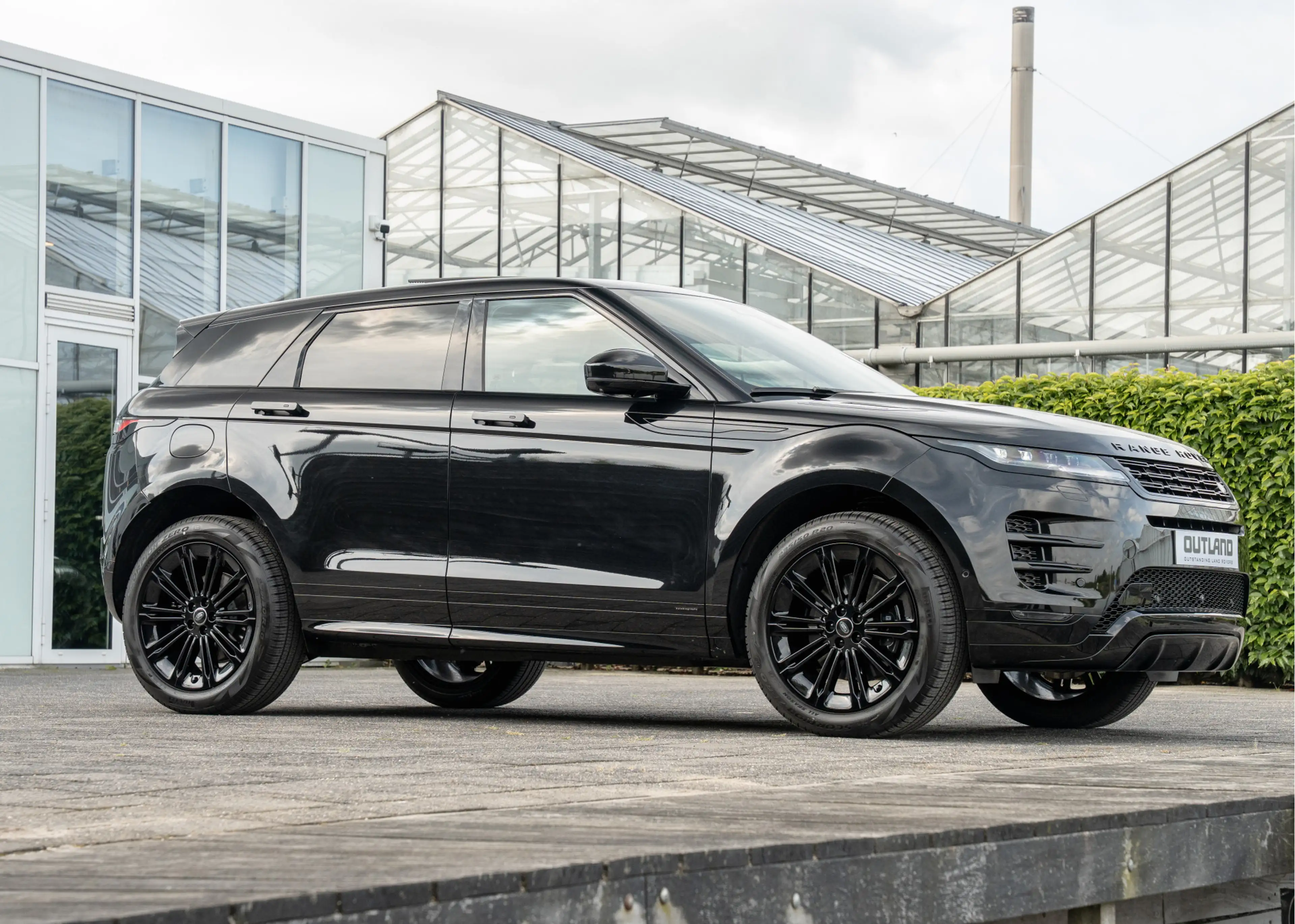 Land Rover Range Rover Evoque P270e Autobiography | Santorini Black - Cloud lede — photo 3