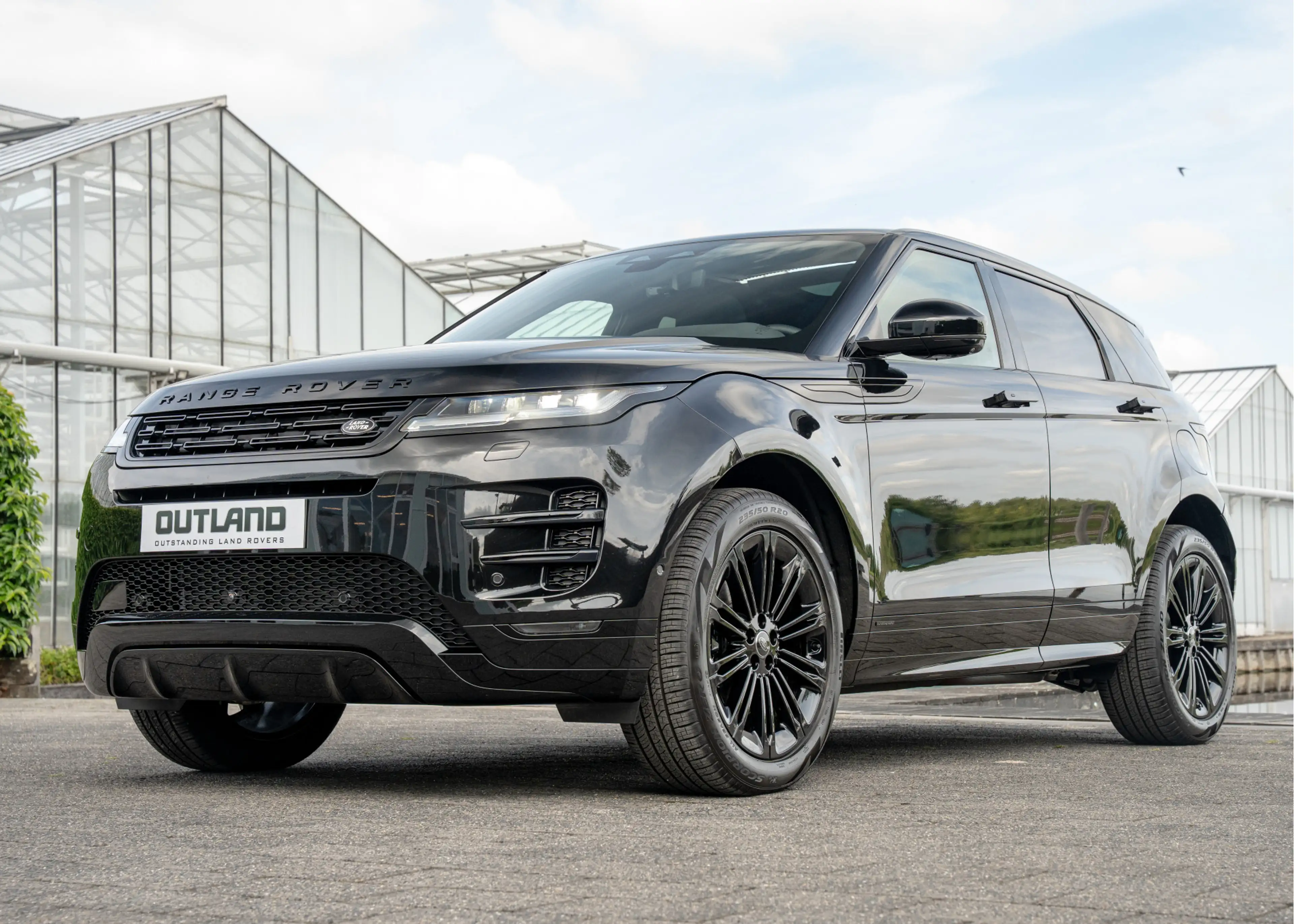 Land Rover Range Rover Evoque P270e Autobiography | Santorini Black - Cloud lede — photo 4