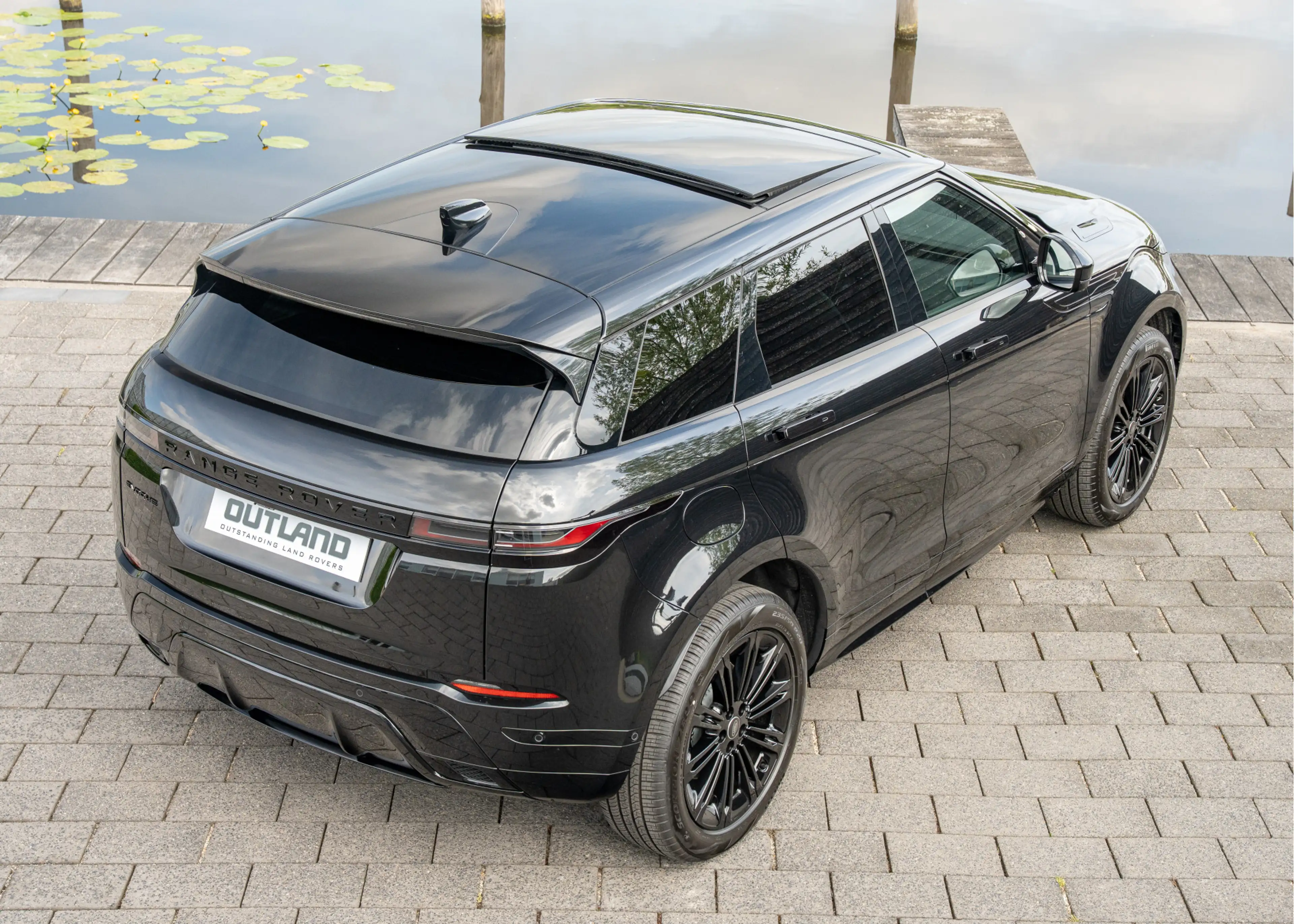 Land Rover Range Rover Evoque P270e Autobiography | Santorini Black - Cloud lede — photo 2