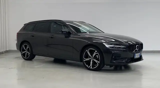 Volvo V60 V60 II 2023 2.0 b4 Plus Dark auto