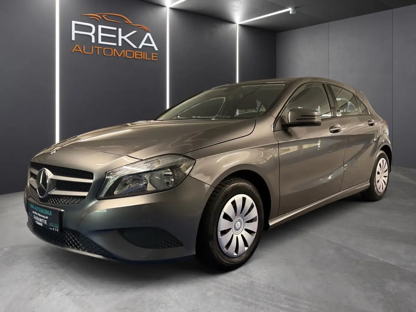Mercedes-Benz A 180 A -Klasse A 180 BlueEfficiency Gris - 2