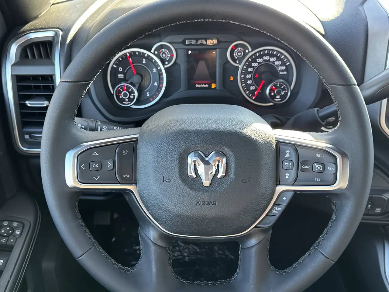 RAM 3500 снимка RAM 3500