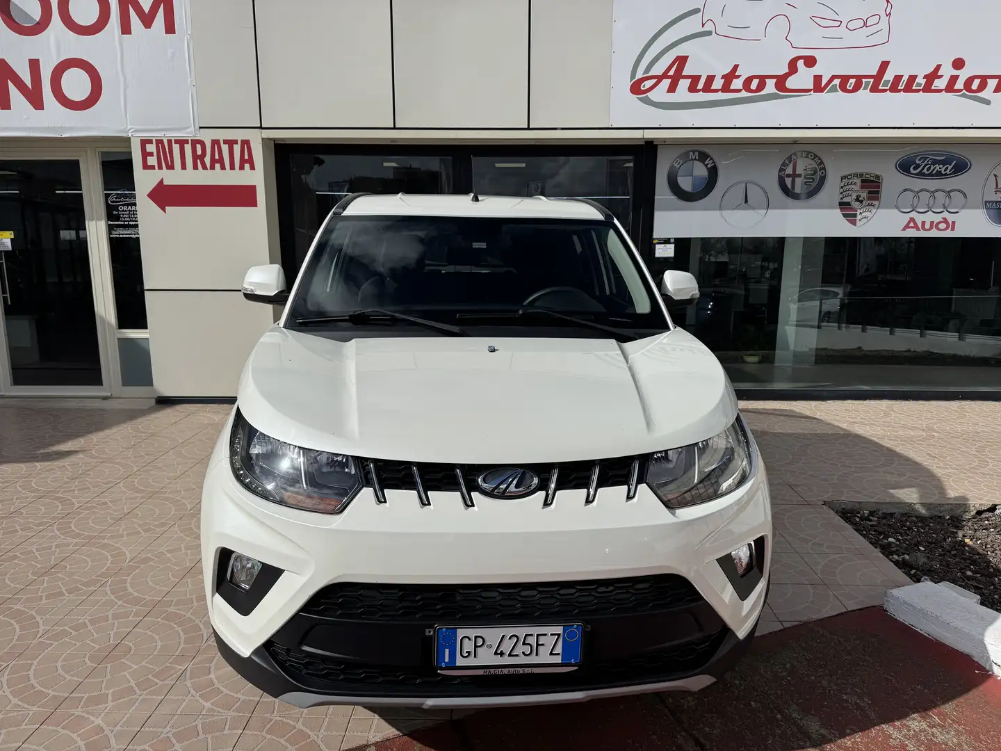 Mahindra KUV100 KUV100 1.2 K8 - 2