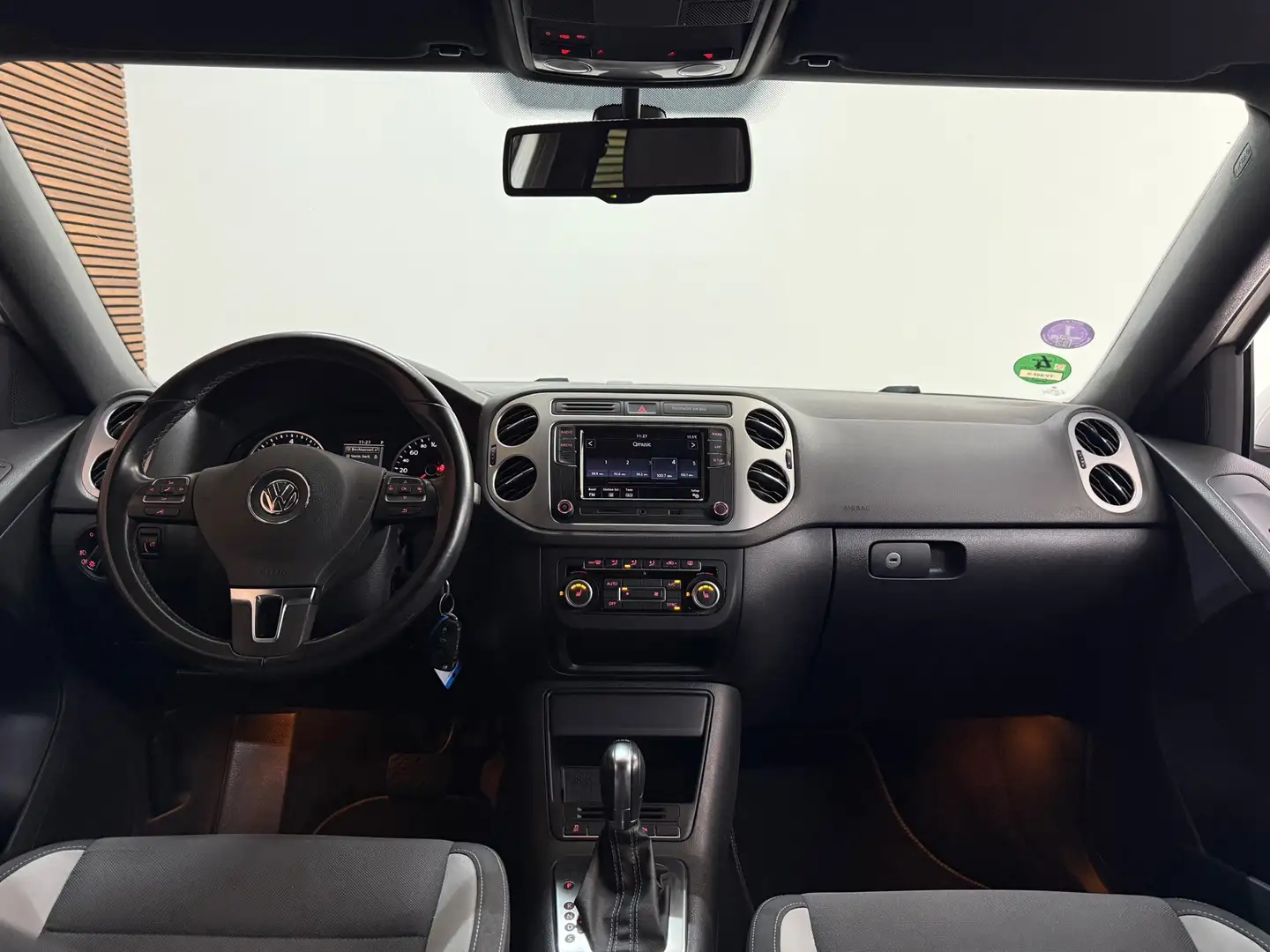 Volkswagen Tiguan 2.0 TSI Sport&Style 4Motion Automaat | Trekhaak | Wit - 2
