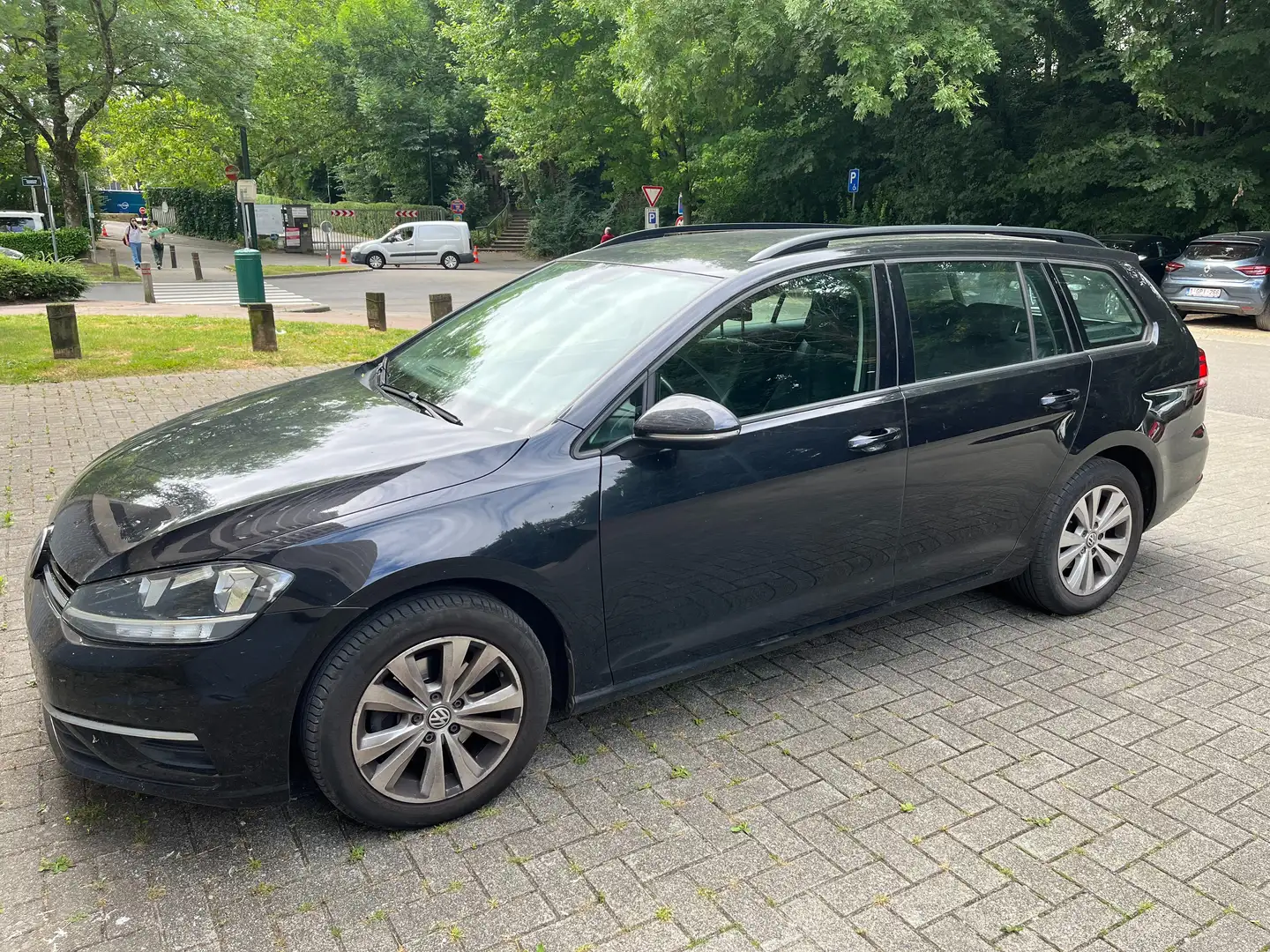 Volkswagen Golf Variant Golf SW 1.0 TSI Zwart - 1