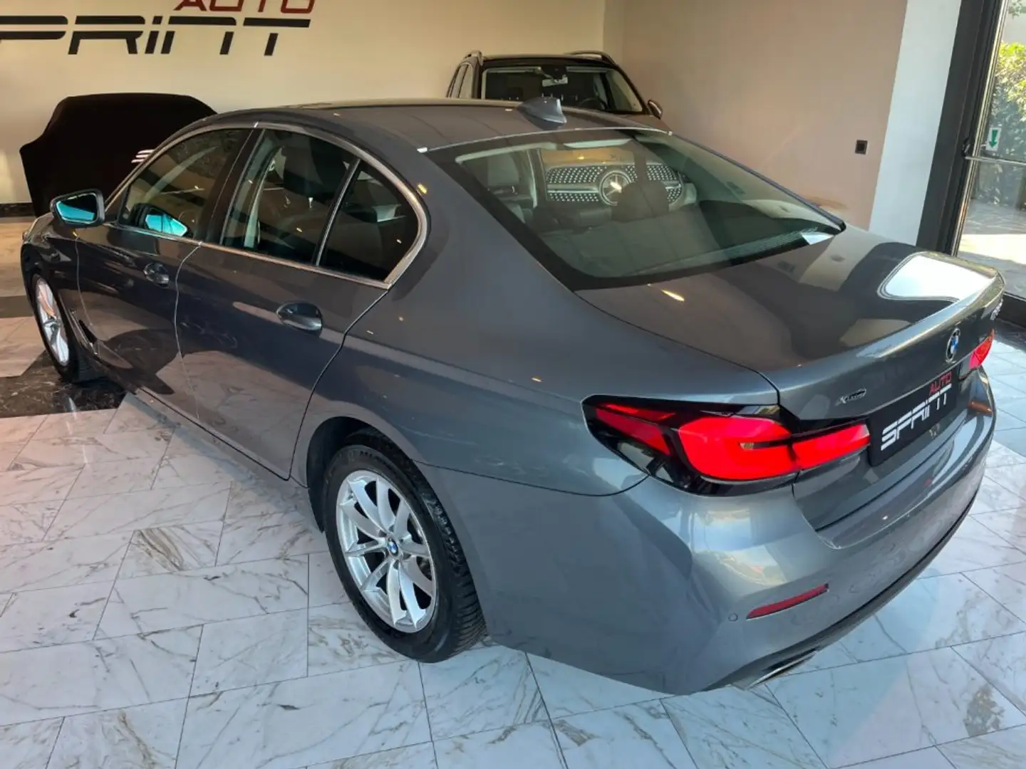 BMW 530 d Berlina 249cv xDrive Business StepTronic 48V Grigio - 2