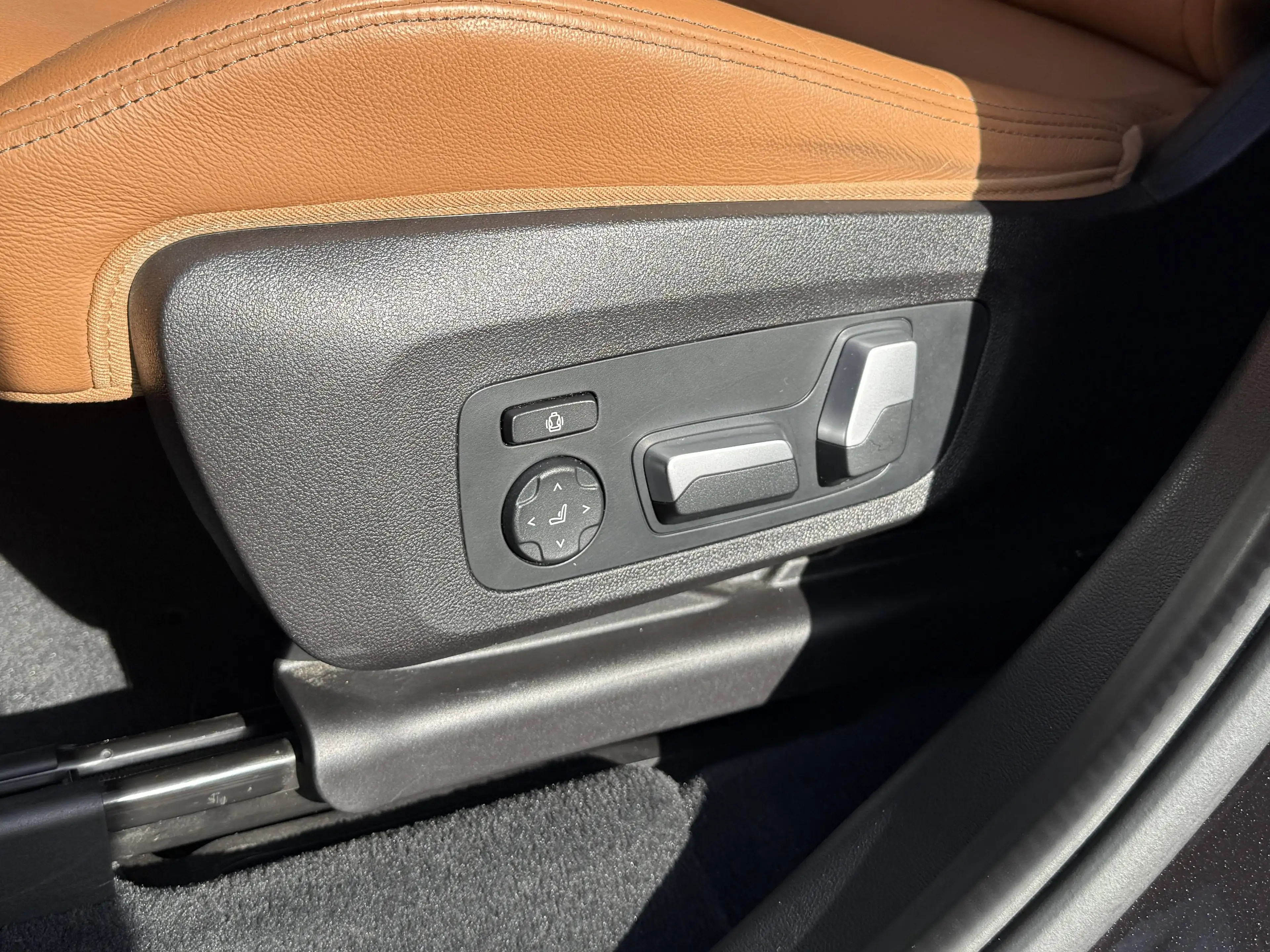 Alpina XD3 SWITCH-TRONIC Allrad LHZ ACC HUD 22" Laser — photo 9