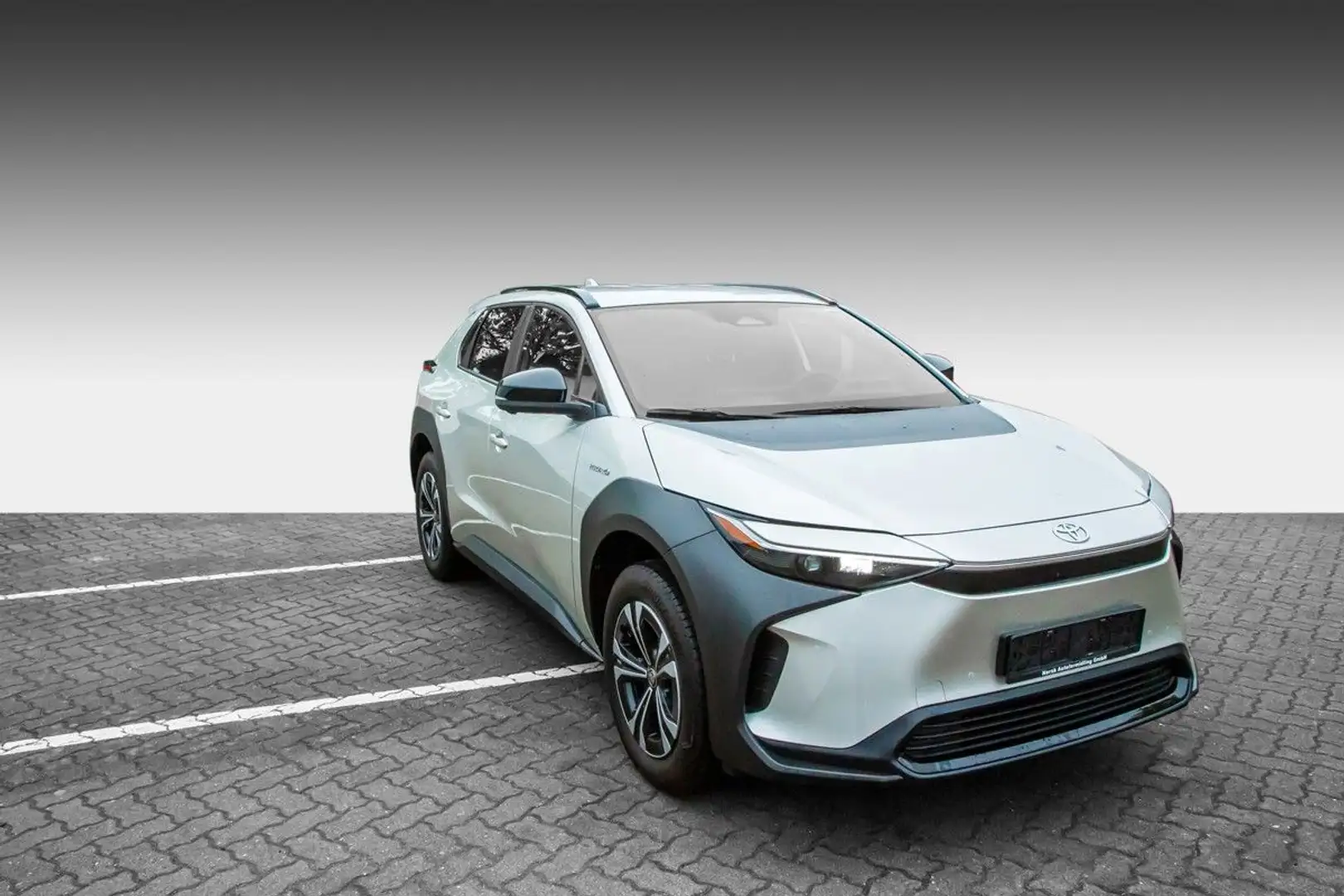 Toyota bZ4X 71,4 kWh 150kW Comfort-Paket Wärmepumpe Silber - 1