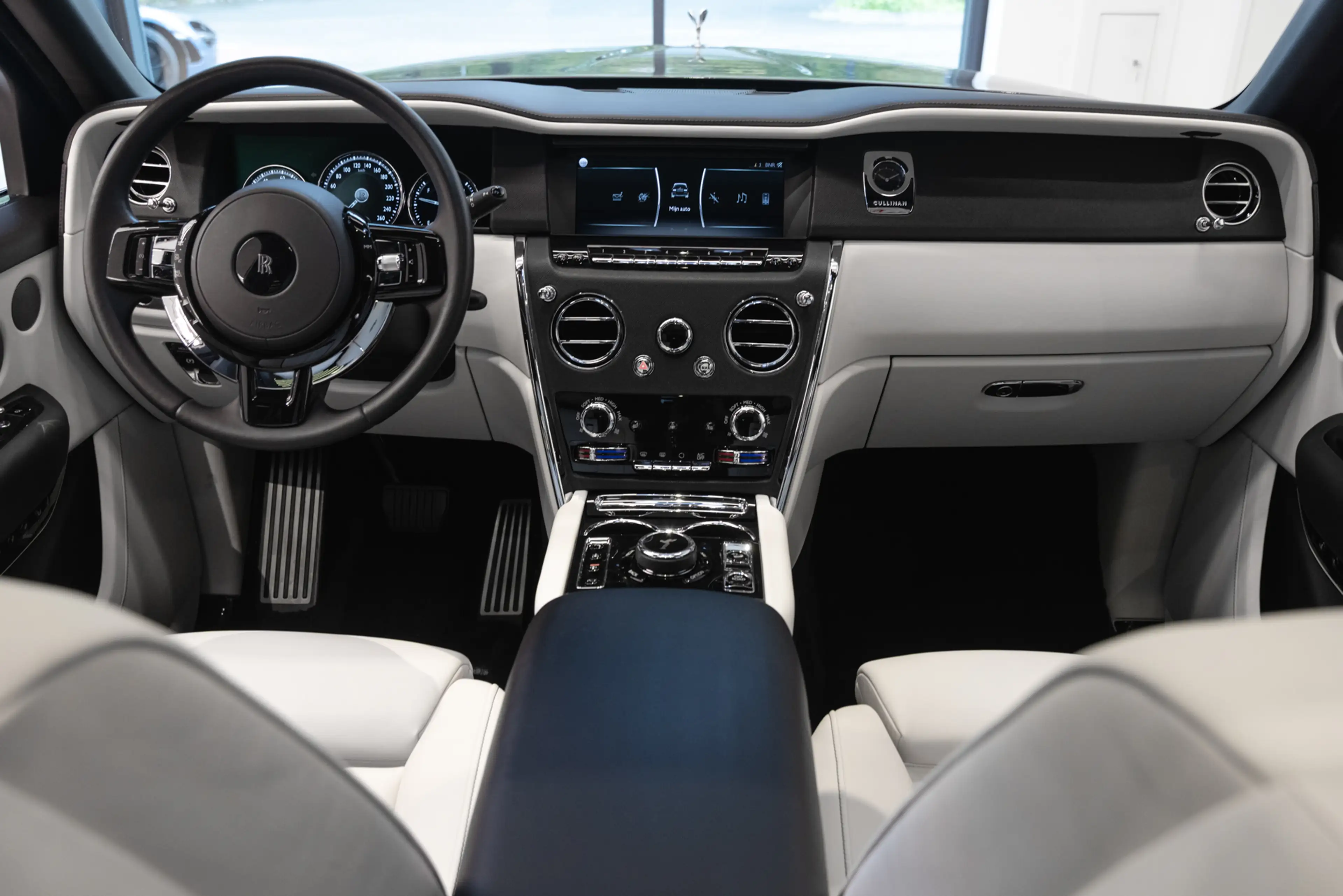 Rolls-Royce Cullinan 6.75 V12 — photo 9