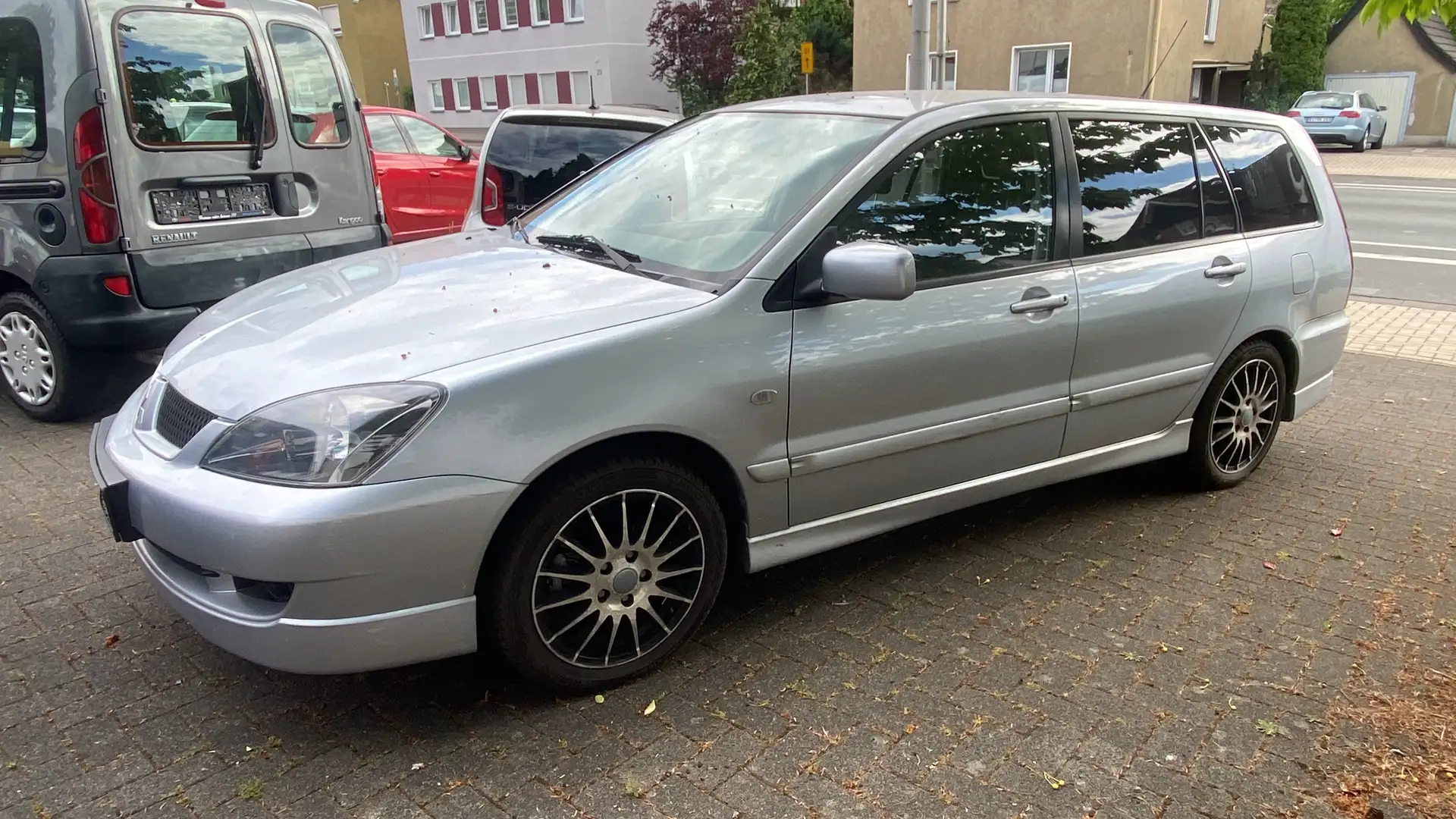 Mitsubishi Lancer 1.6 Intense Kombi ~Klima~ Серый - 1