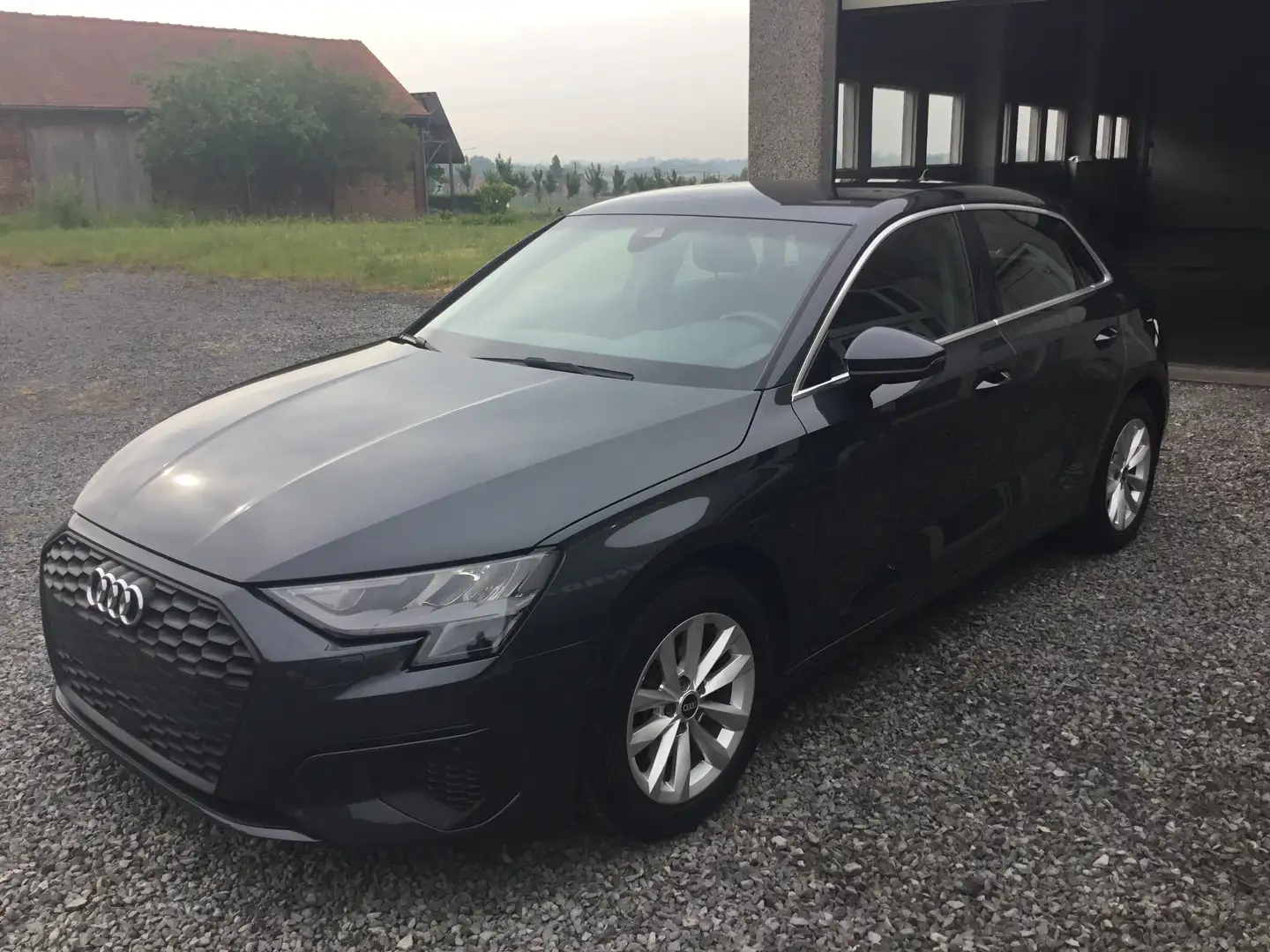 Audi A3 Sportback 30 TFSI MILD HYBRIDE  S-tronic  AUTOMAAT Grijs - 2