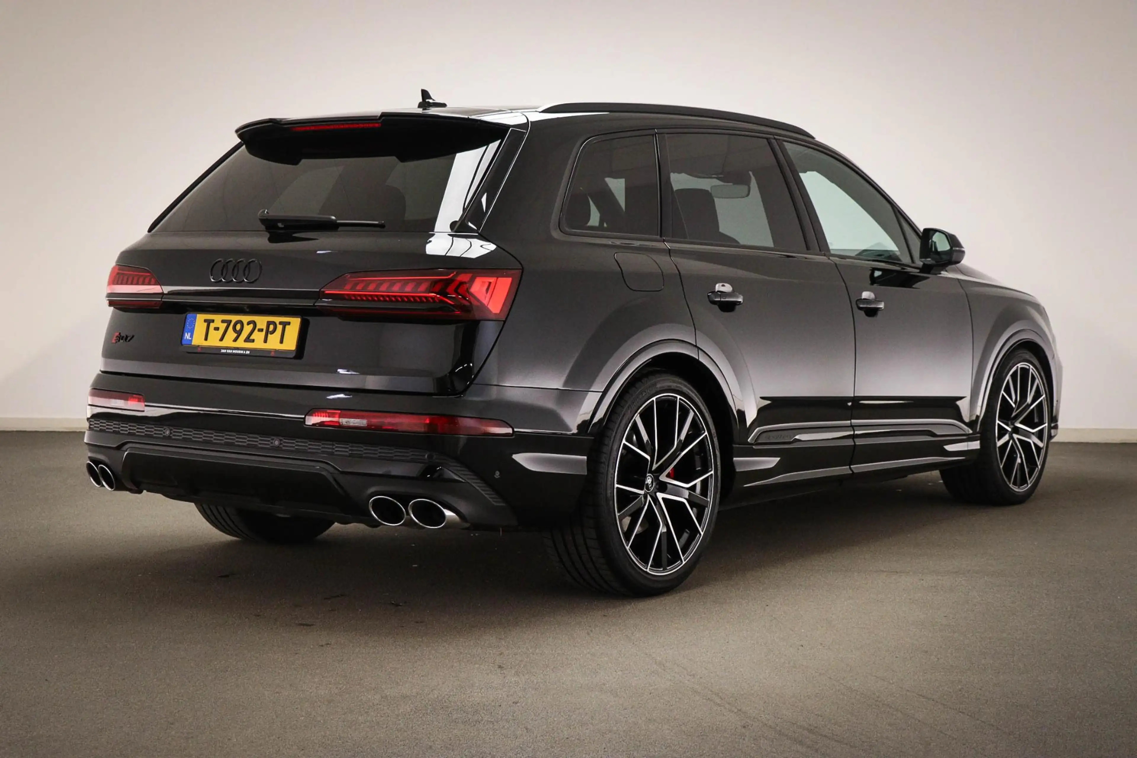 Audi Q7 4.0 TFSI SQ7 quattro 7p | PANORAMDAK | LEDER | STO — photo 2