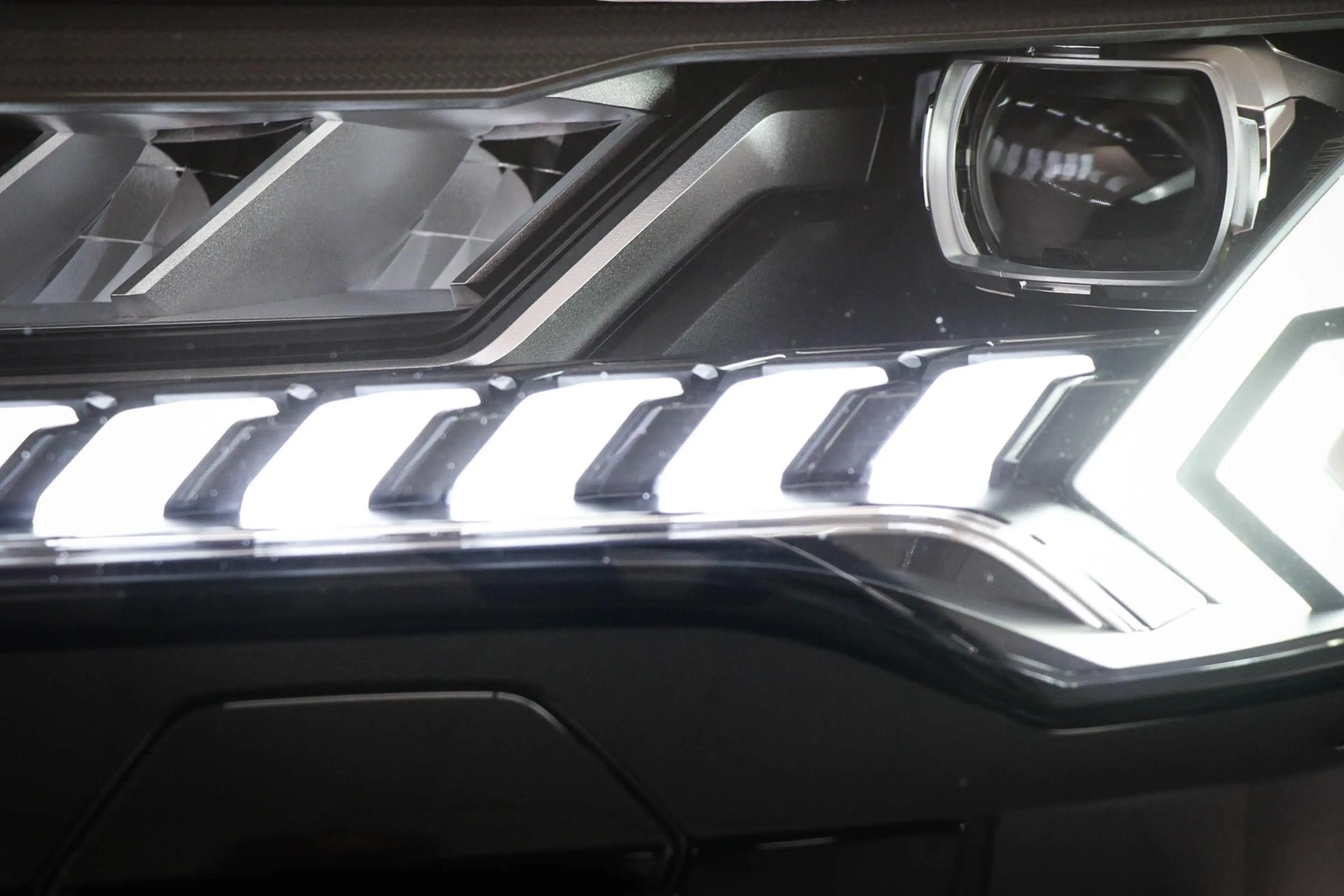 Audi Q7 4.0 TFSI SQ7 quattro 7p | PANORAMDAK | LEDER | STO — photo 20