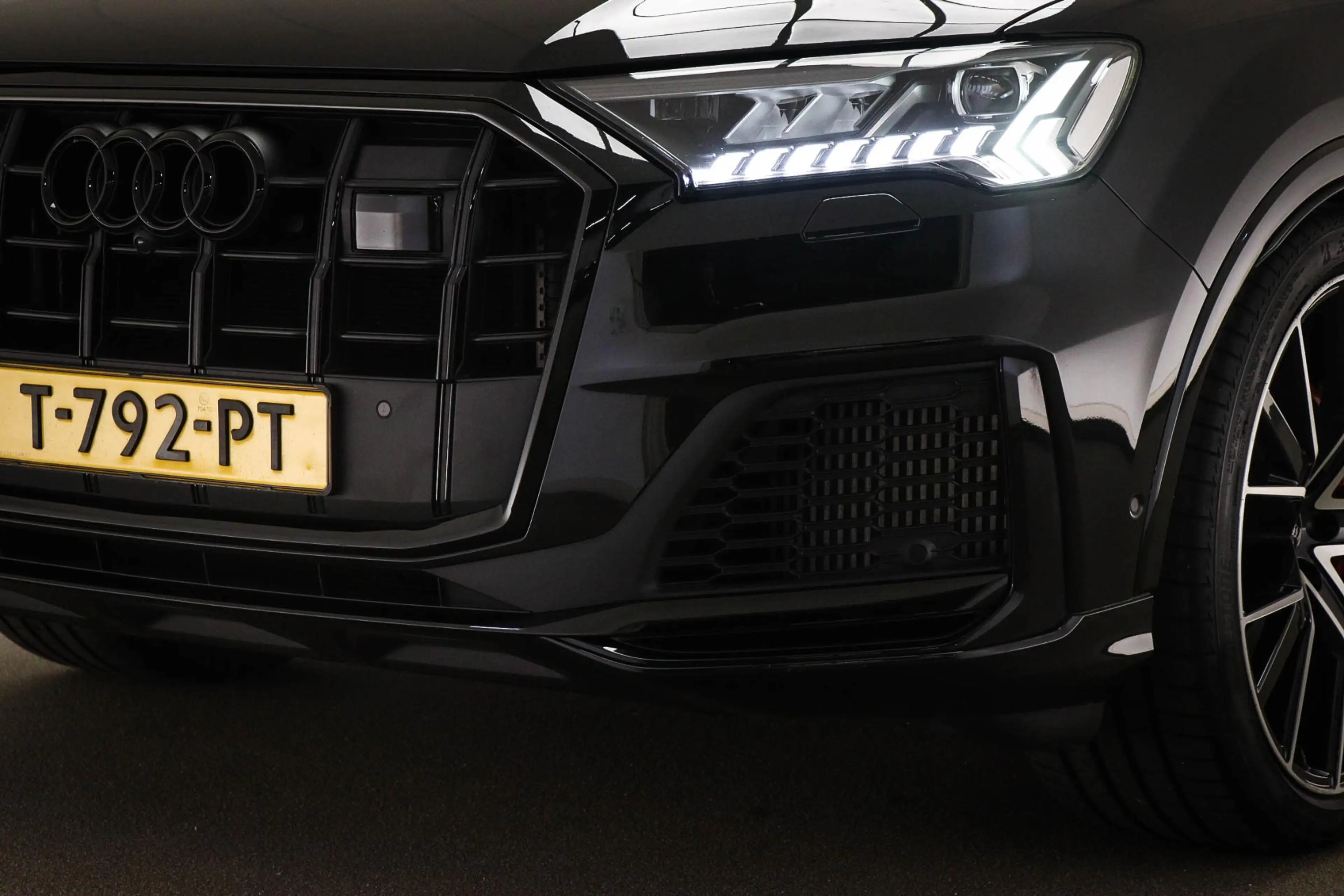 Audi Q7 4.0 TFSI SQ7 quattro 7p | PANORAMDAK | LEDER | STO — photo 19