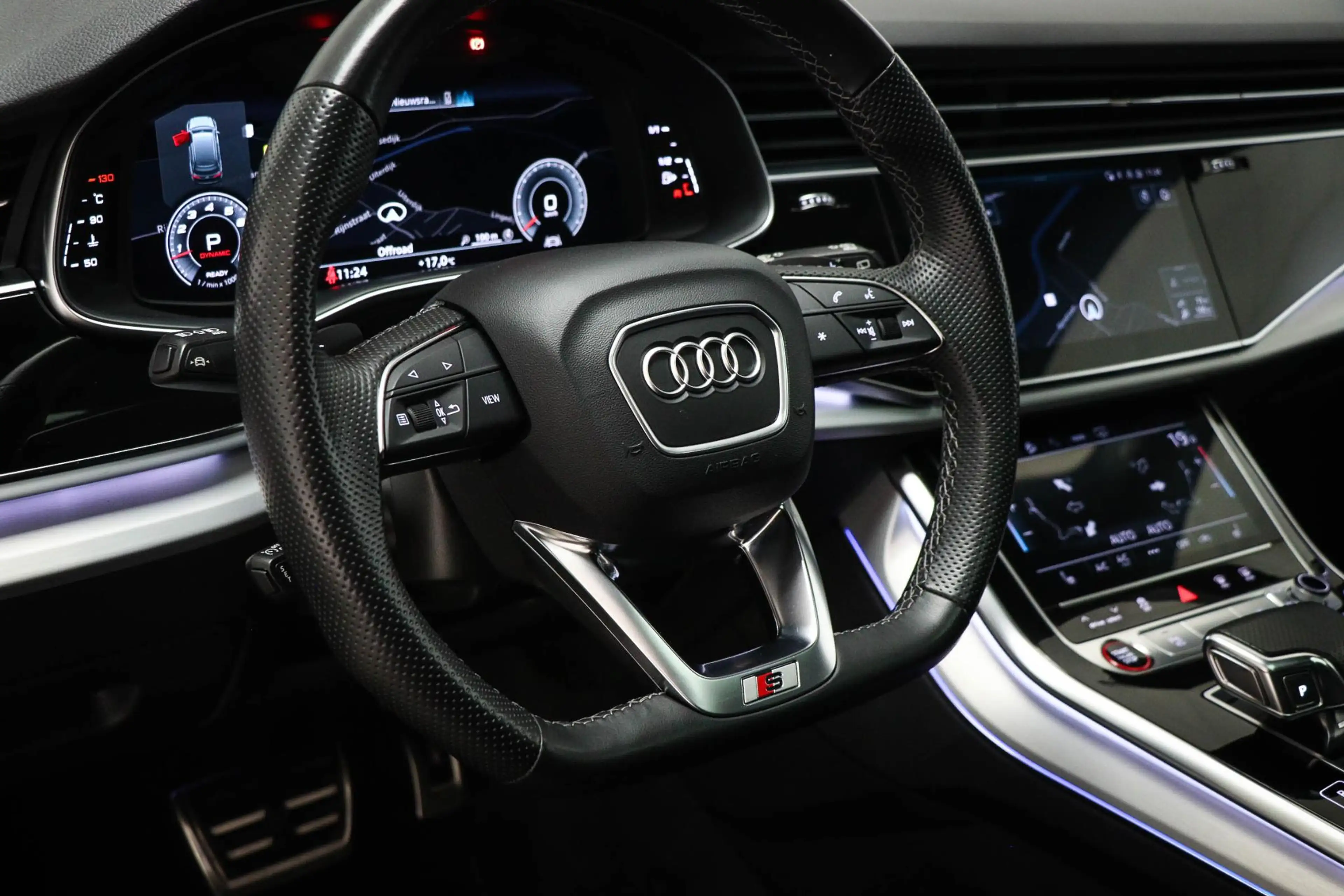 Audi Q7 4.0 TFSI SQ7 quattro 7p | PANORAMDAK | LEDER | STO — photo 33