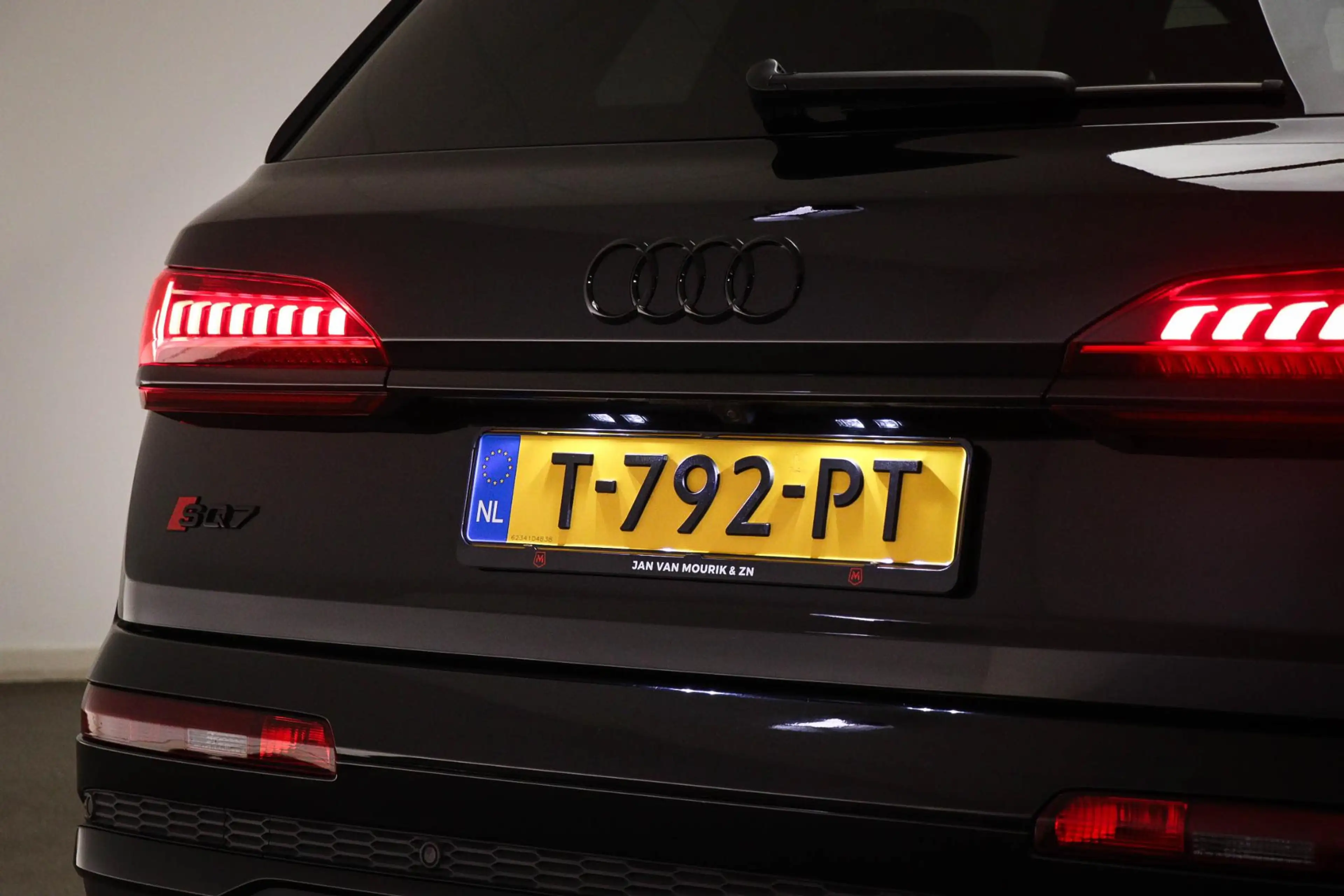 Audi Q7 4.0 TFSI SQ7 quattro 7p | PANORAMDAK | LEDER | STO — photo 25