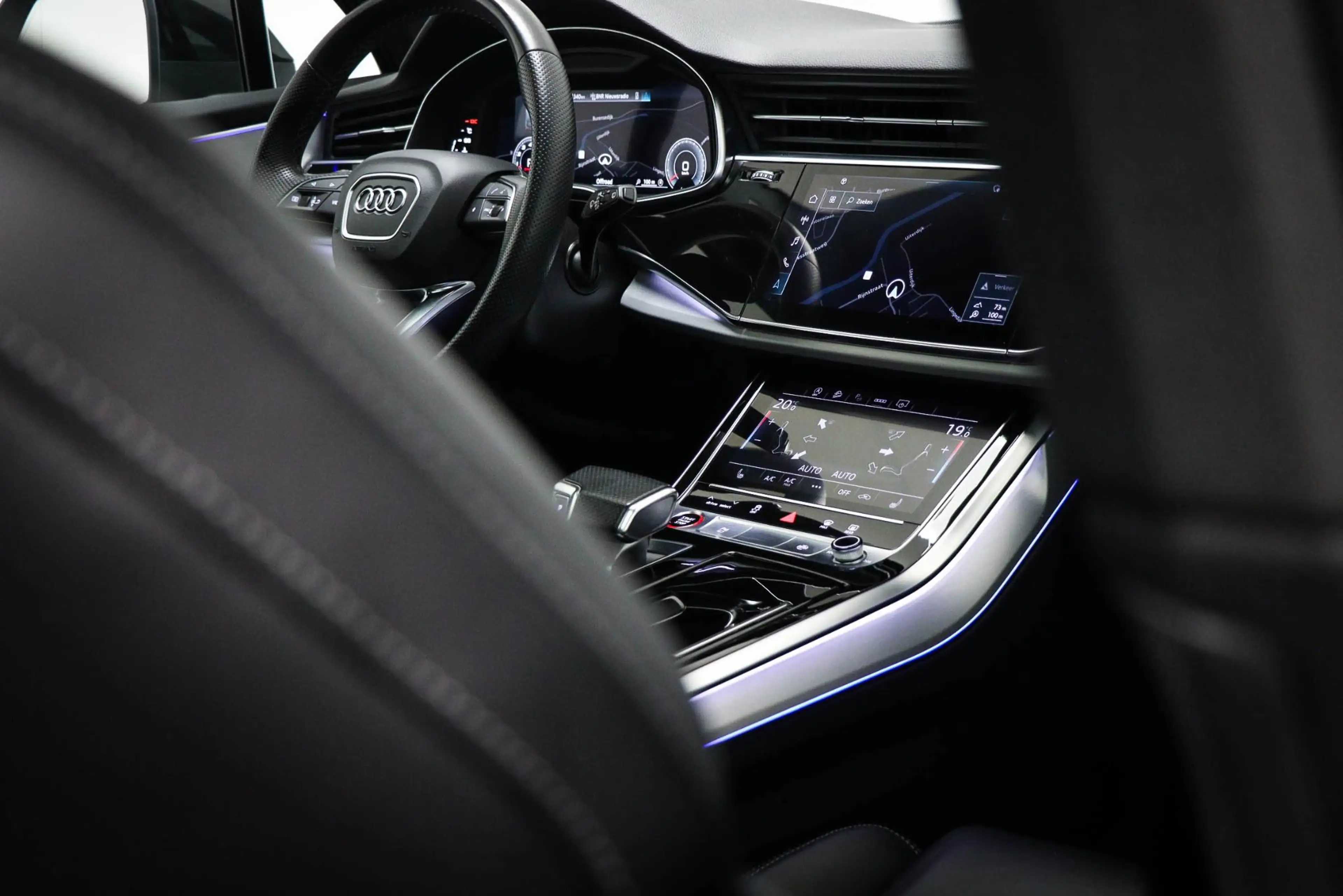Audi Q7 4.0 TFSI SQ7 quattro 7p | PANORAMDAK | LEDER | STO — photo 13