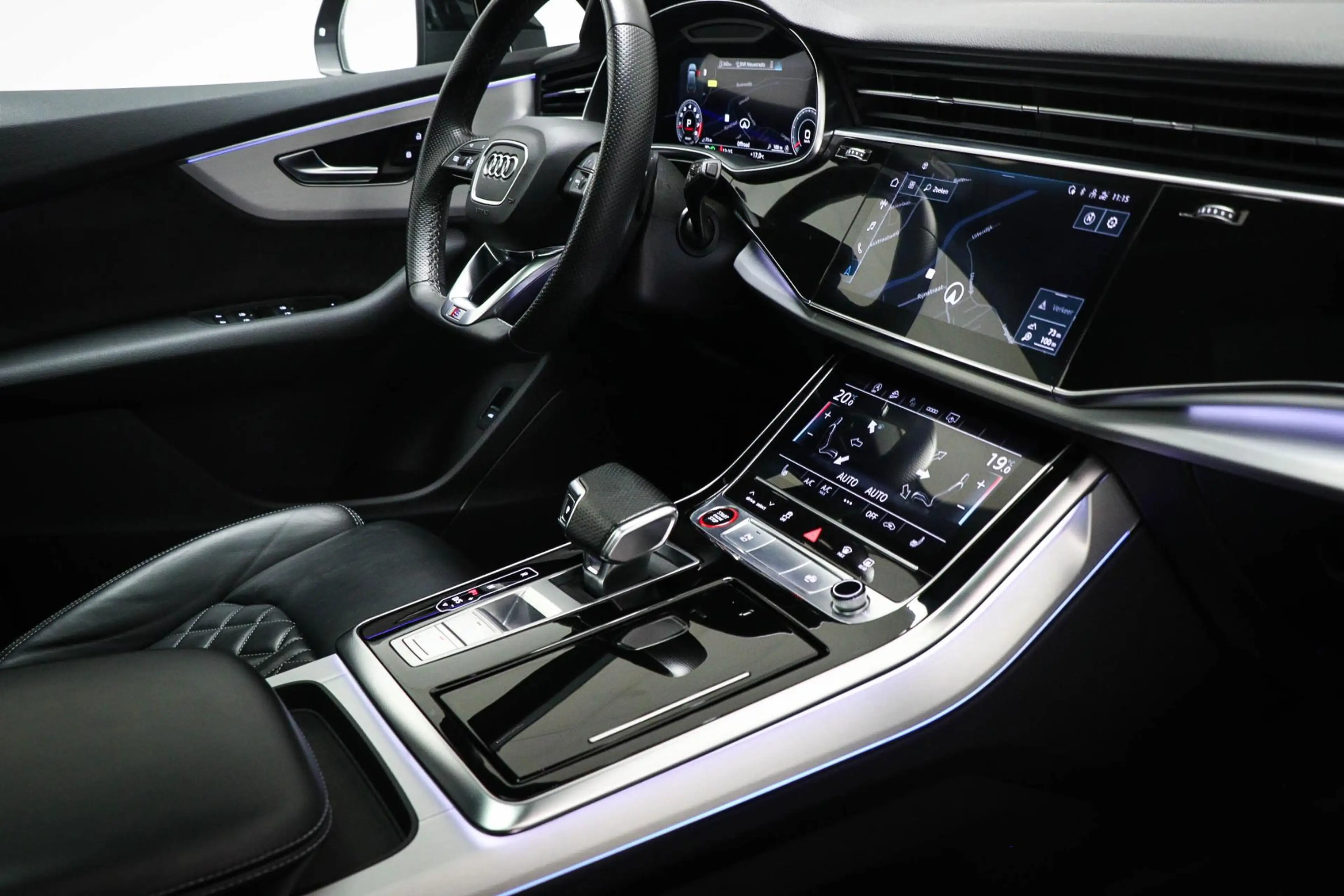 Audi Q7 4.0 TFSI SQ7 quattro 7p | PANORAMDAK | LEDER | STO — photo 4