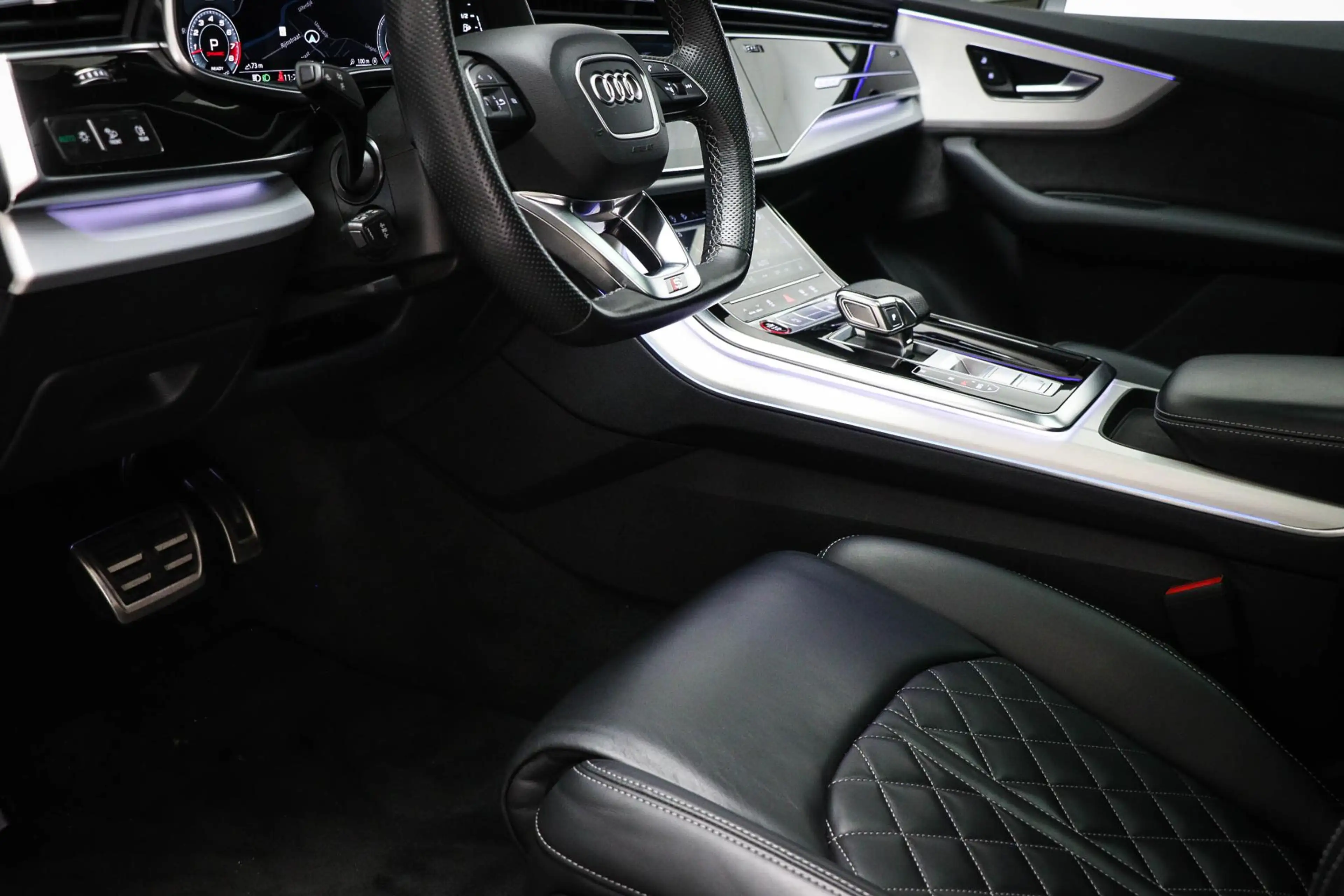 Audi Q7 4.0 TFSI SQ7 quattro 7p | PANORAMDAK | LEDER | STO — photo 31