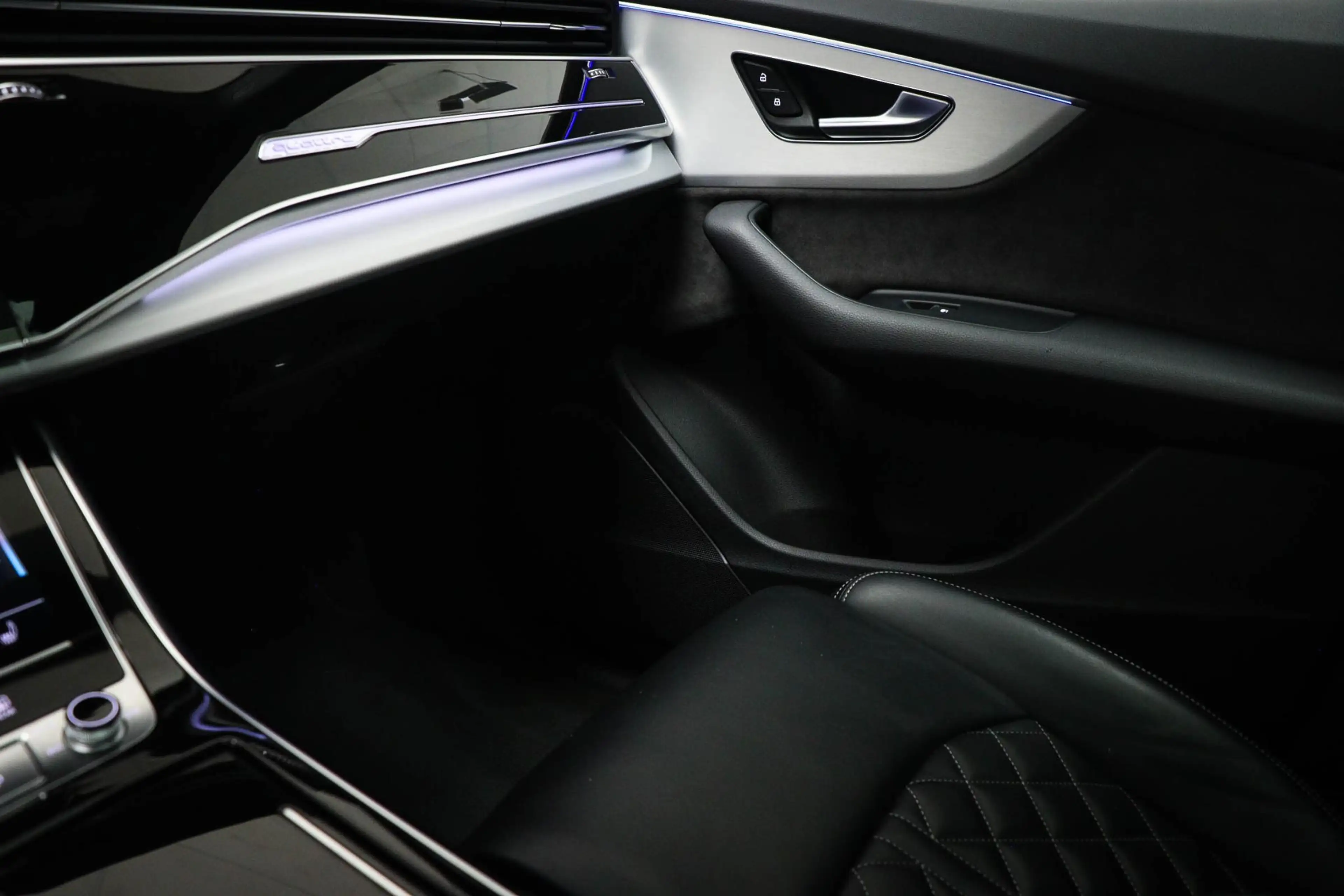Audi Q7 4.0 TFSI SQ7 quattro 7p | PANORAMDAK | LEDER | STO — photo 37