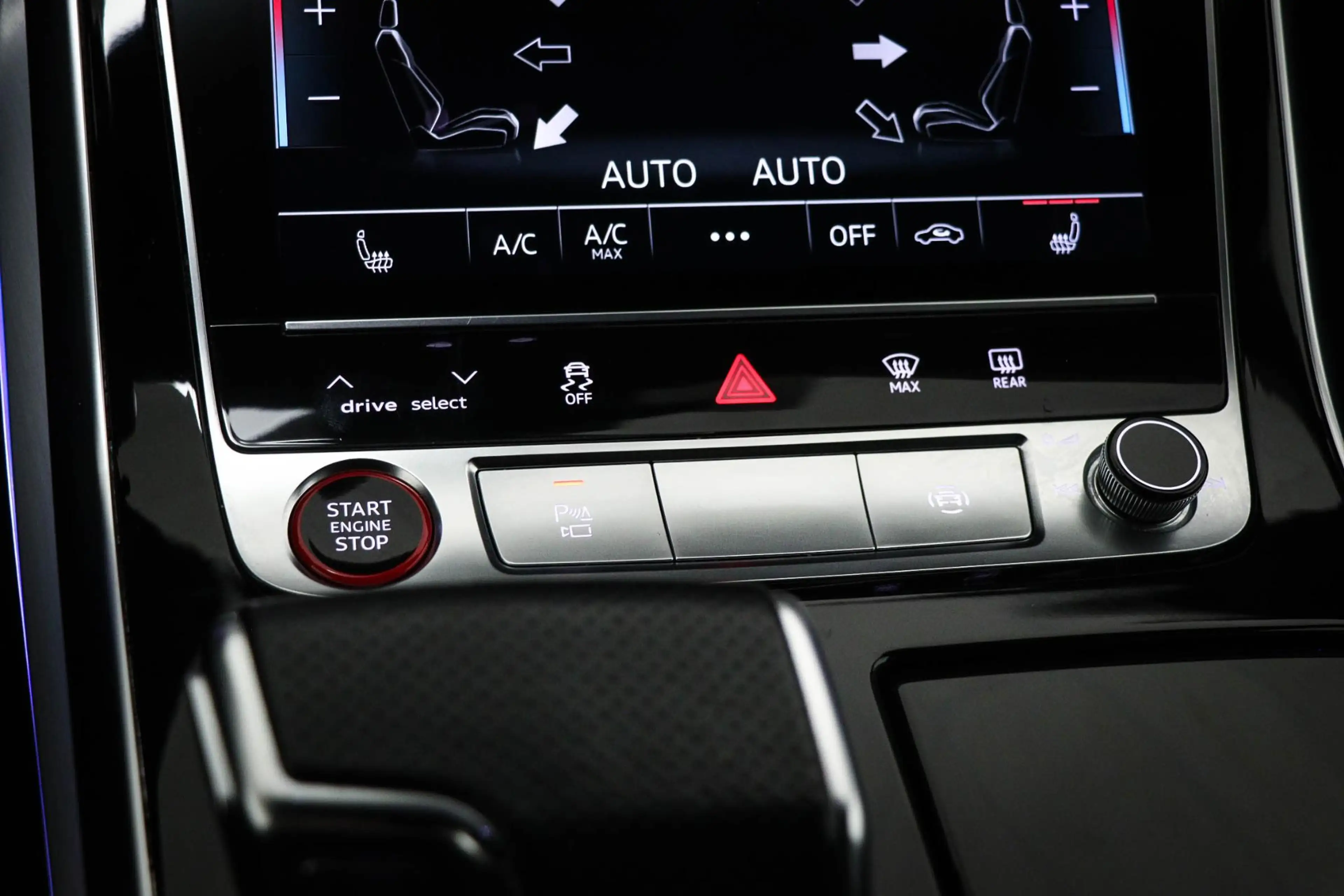 Audi Q7 4.0 TFSI SQ7 quattro 7p | PANORAMDAK | LEDER | STO — photo 39