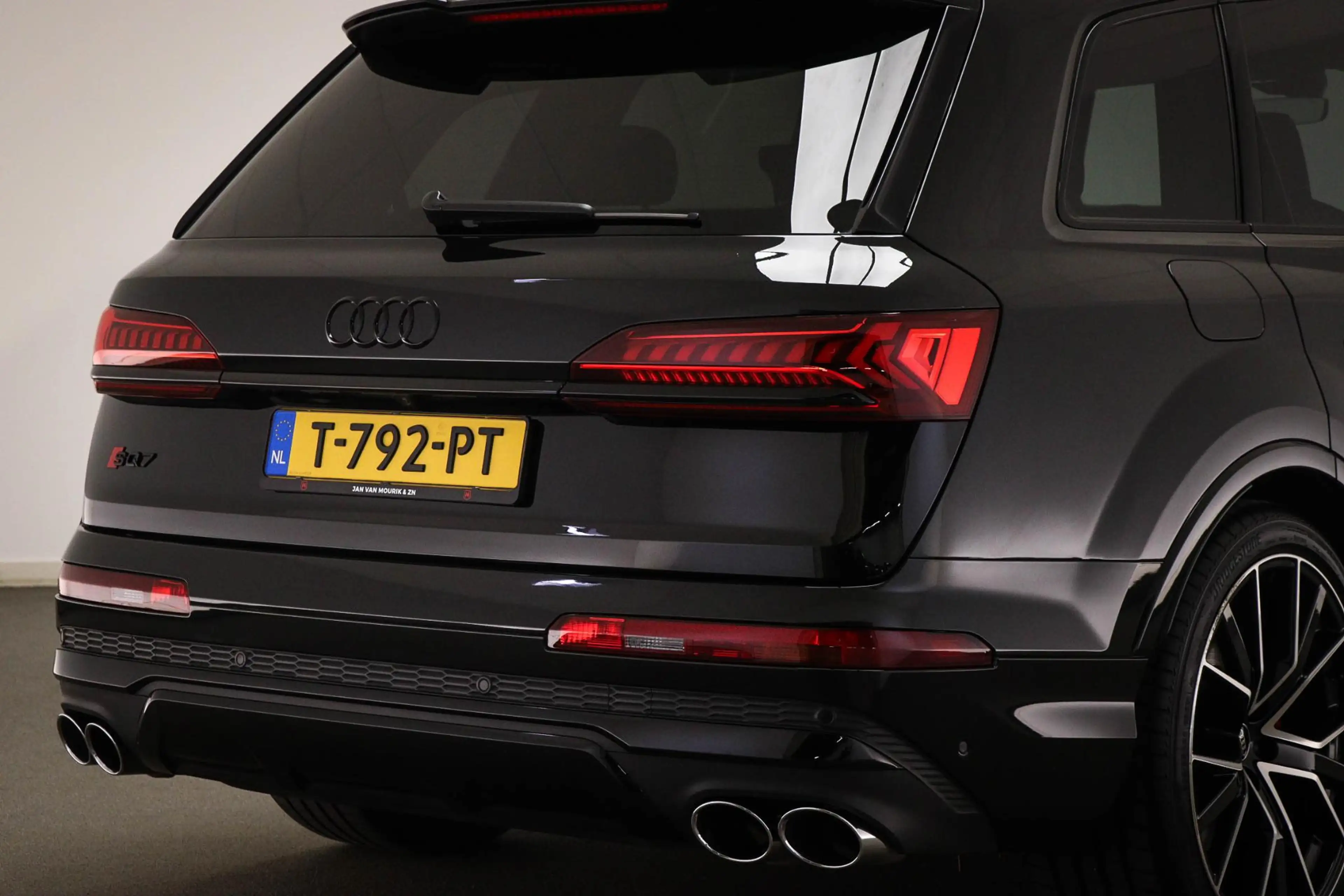 Audi Q7 4.0 TFSI SQ7 quattro 7p | PANORAMDAK | LEDER | STO — photo 23