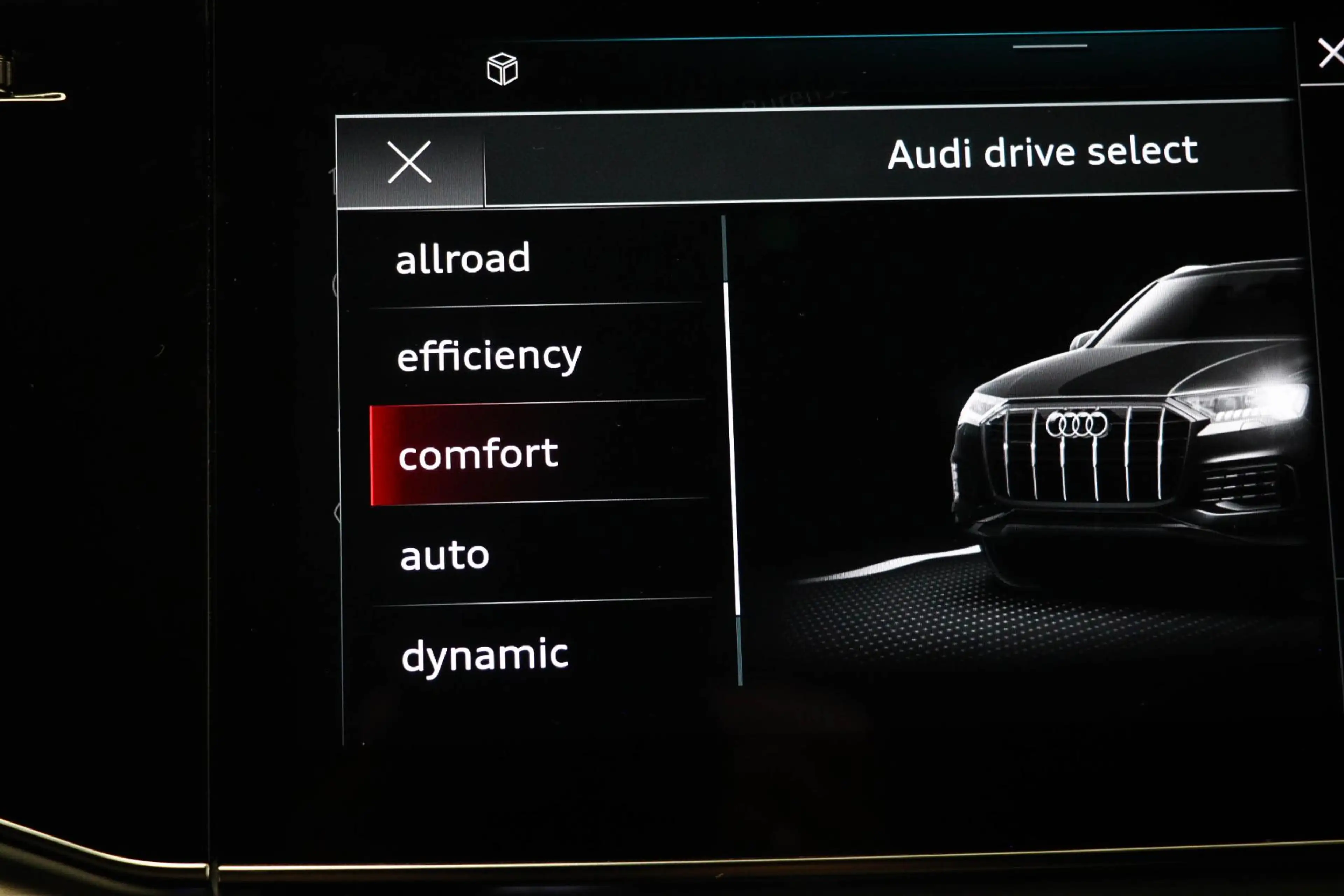 Audi Q7 4.0 TFSI SQ7 quattro 7p | PANORAMDAK | LEDER | STO — photo 40
