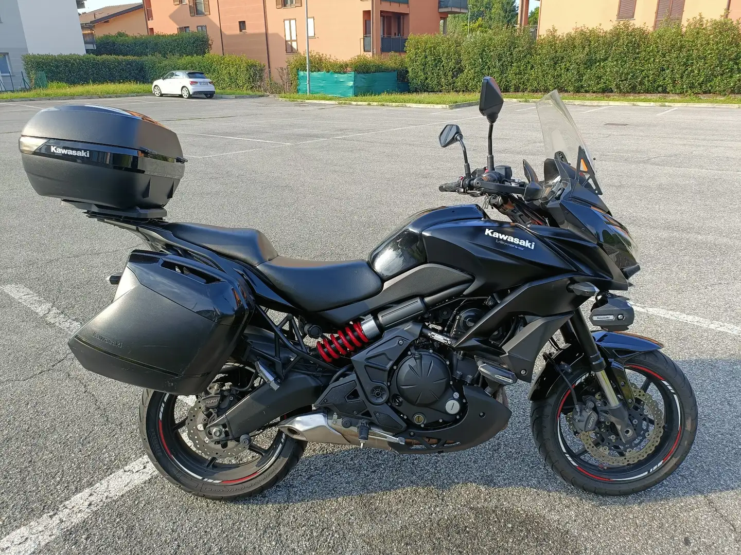 Kawasaki Versys 650 Grand Tourer Noir - 1