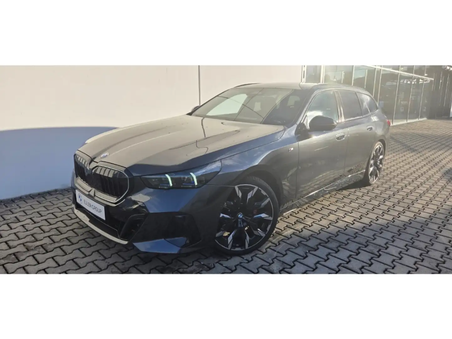 BMW 520 iA M-Sport Pro Touring AHK B&W PANO LkHz Grau - 1