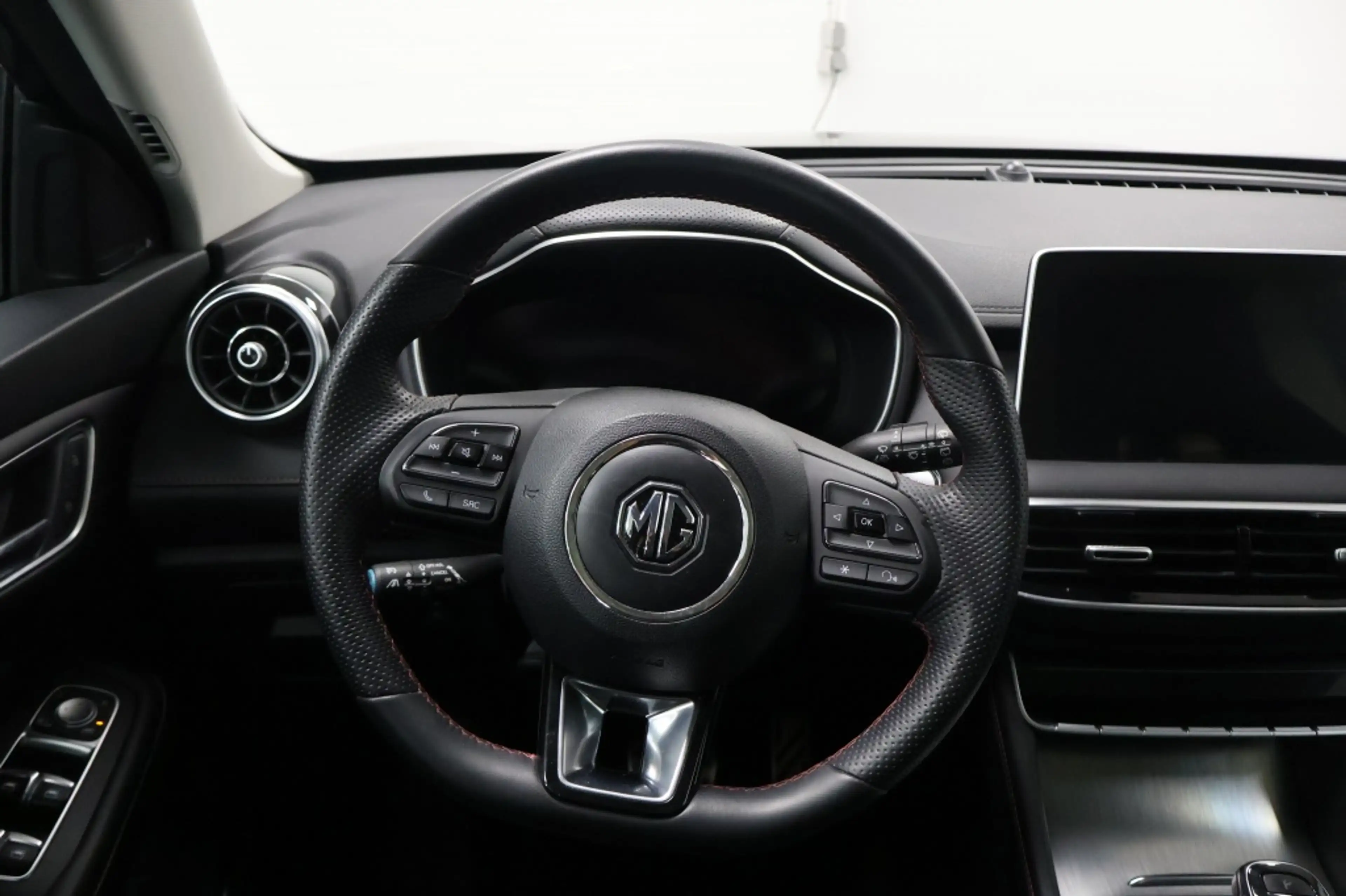 MG EHS 1.5 TGDI Luxury — photo 13